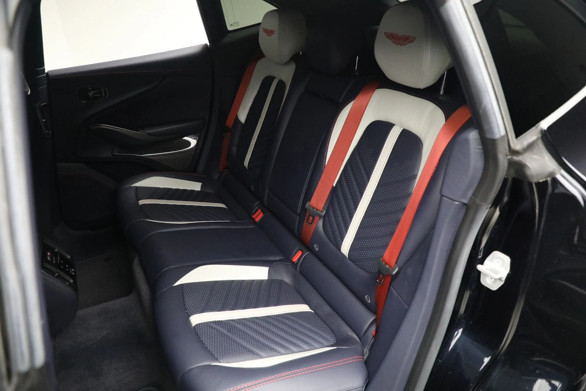 mph026_3858155167_Used_2023_Aston_Martin_DBX_707_b884b2b4be