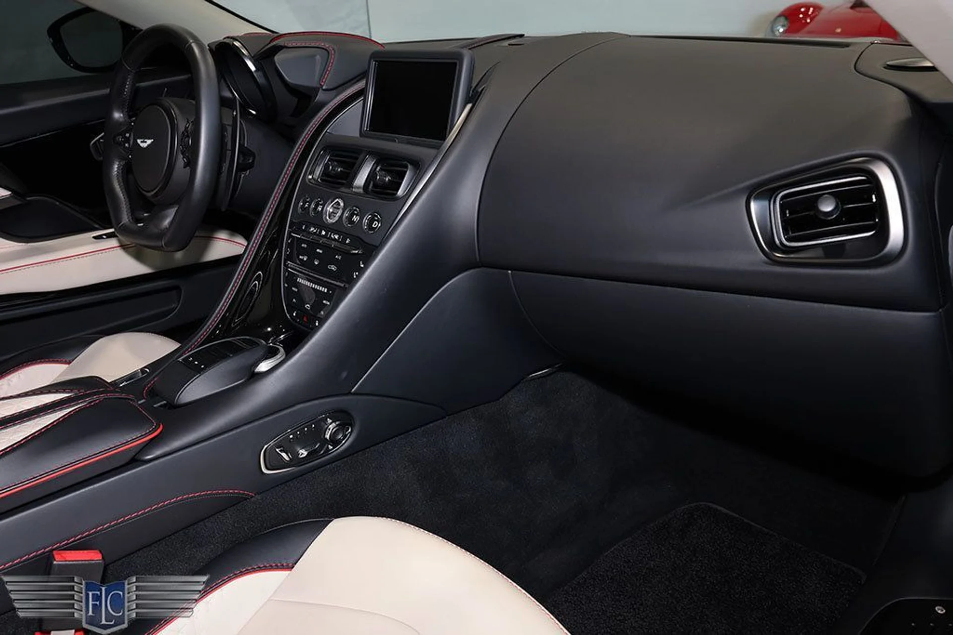 mph026_3874985241_used_2022_aston_martin_dbs_superleggeracoupe_9689_22952406_27_1024_517e705725