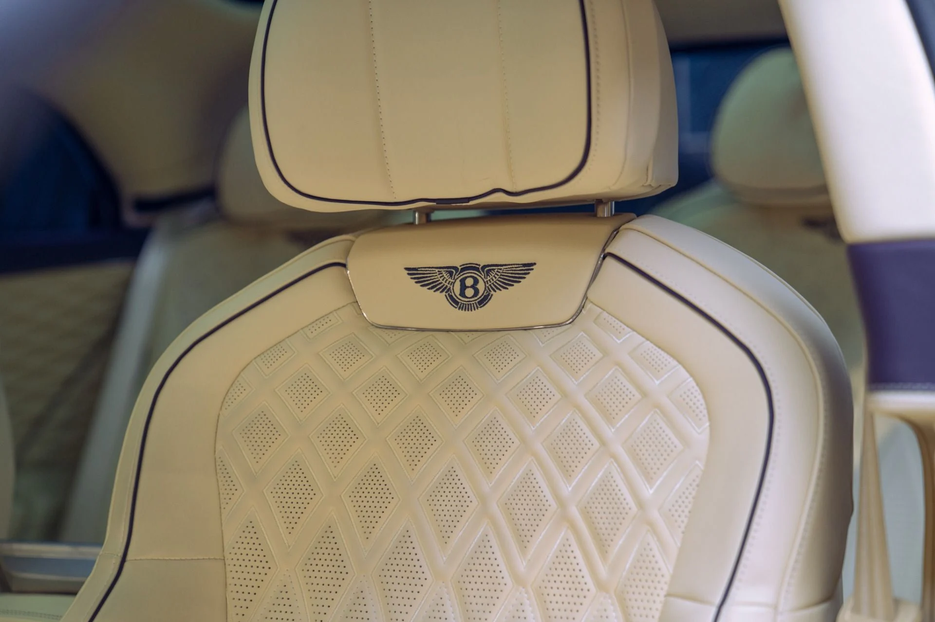 mph026_3884911206_Used_2022_Bentley_Flying_Spur_V8_1790700947_c8f00397eb