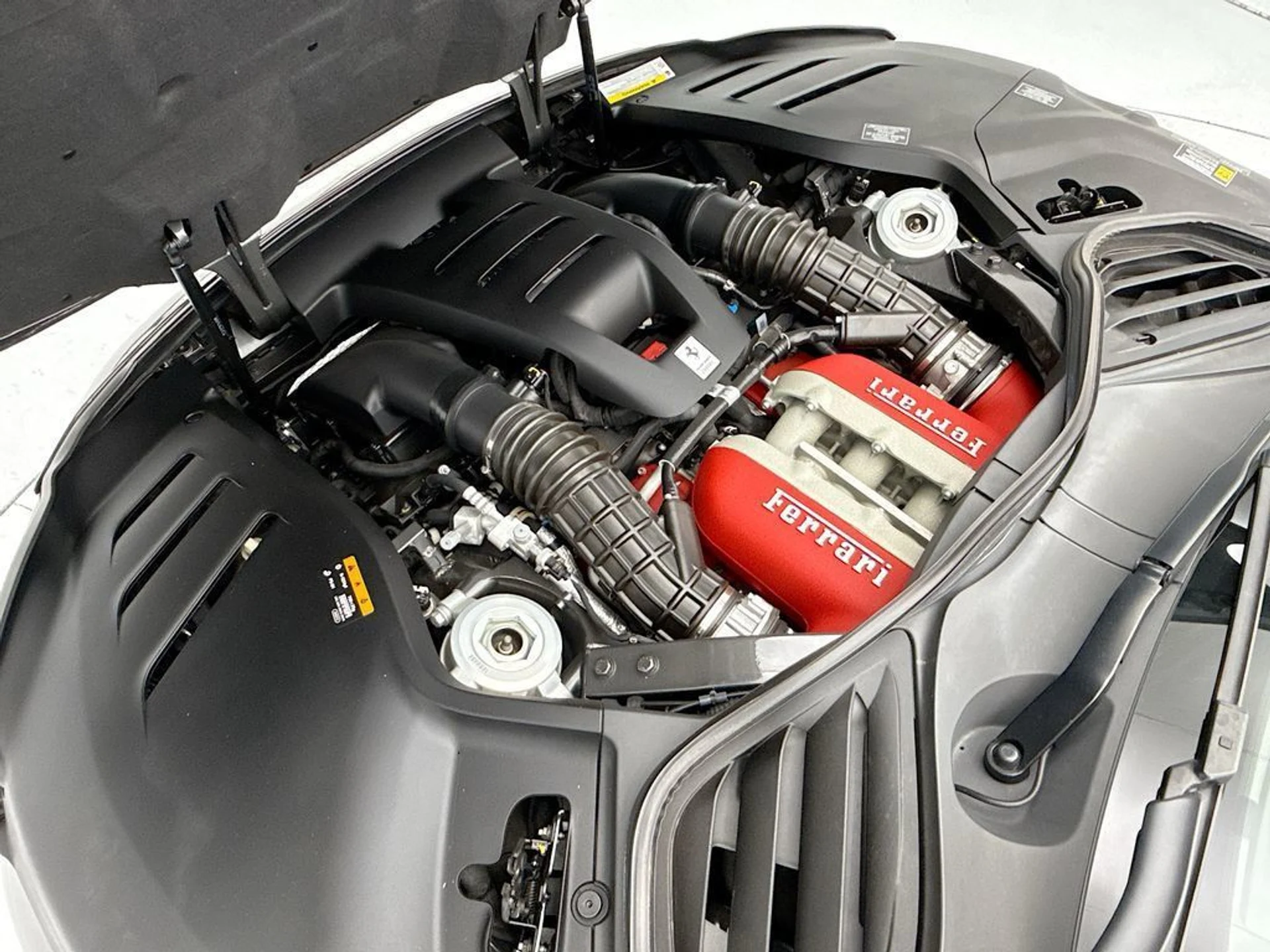 mph026_3893997554_used_2023_ferrari_purosangue_8119_23034392_27_1024_01cf4422ac