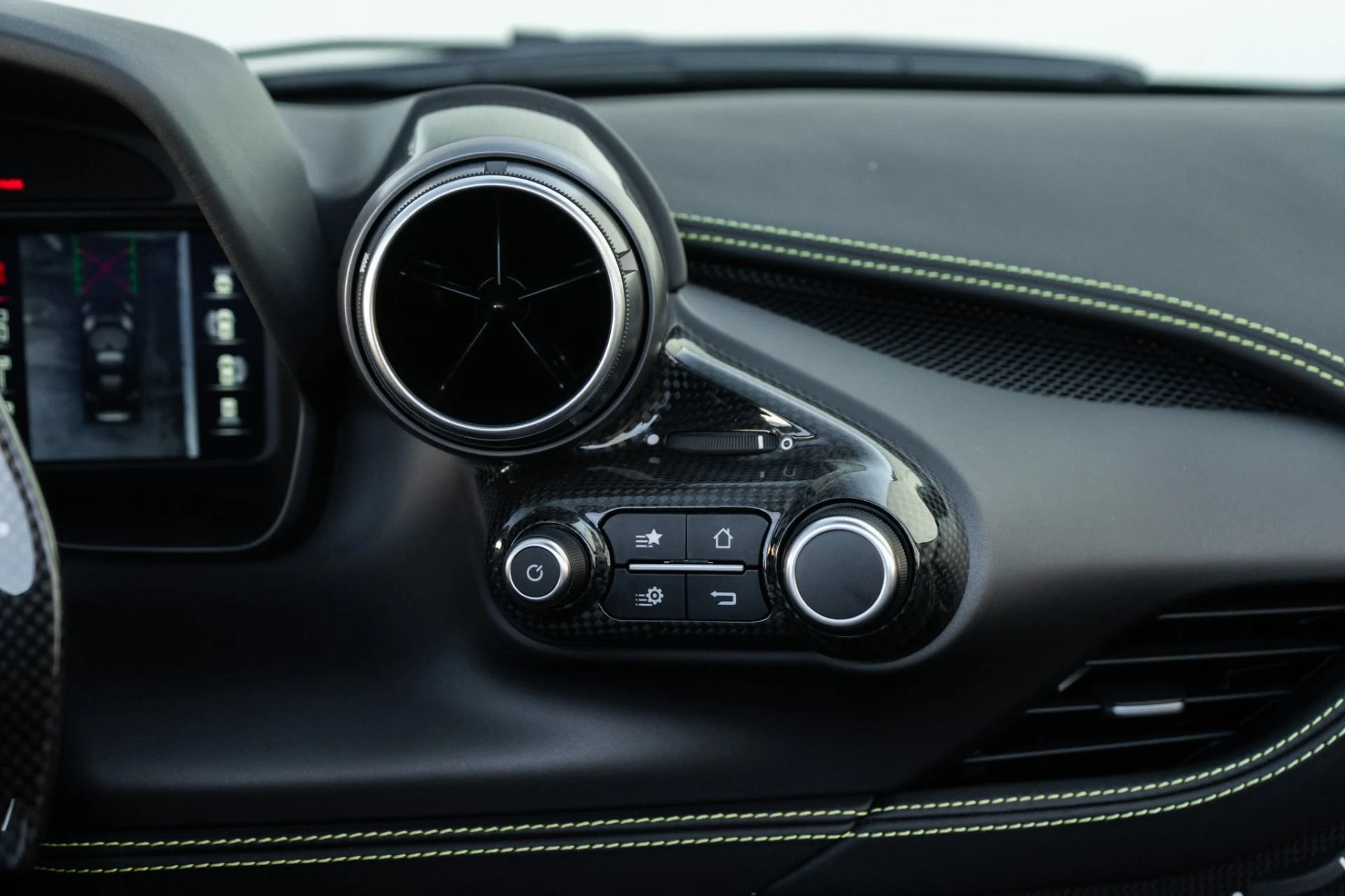 mph026_3901896452_Used_2022_Ferrari_F8_Spider_1791584435_8733837d53