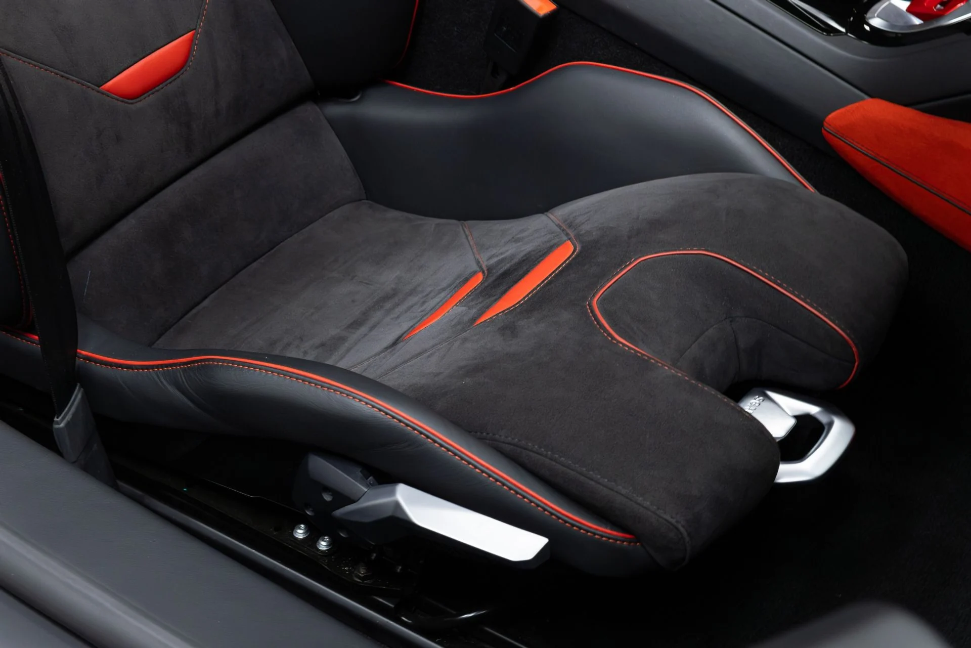 mph026_3907415996_Used_2021_Lamborghini_Huracan_EVO_1773475781_ec1ffb87fc