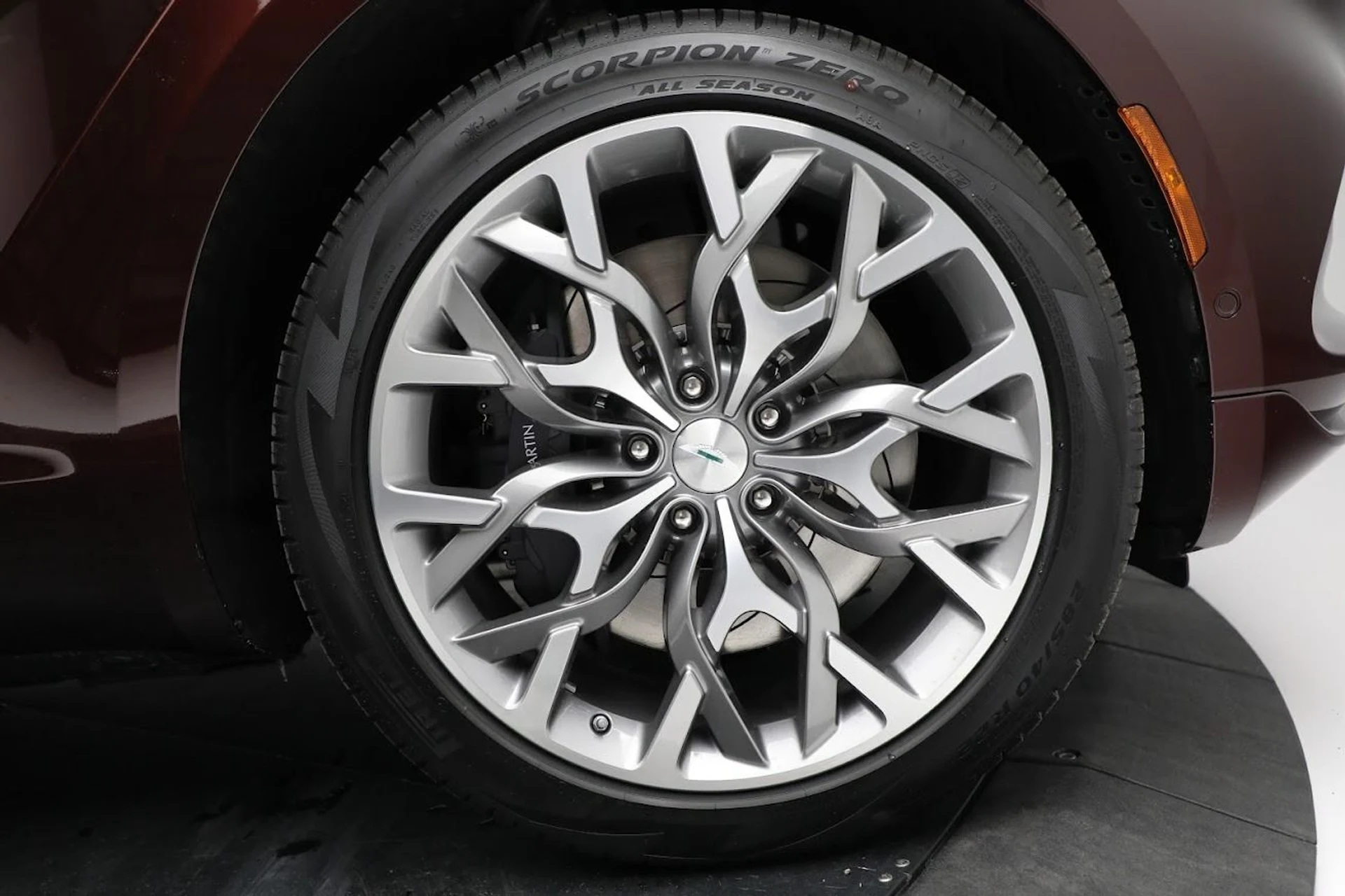 mph026_3909044818_Used_2022_Aston_Martin_DBX_4d34c67145