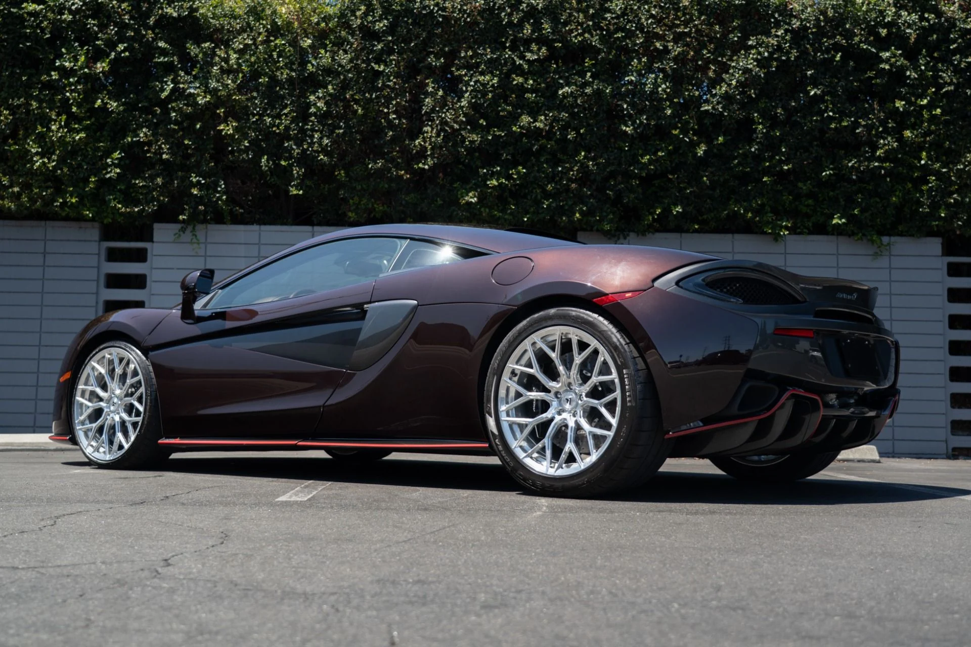 mph026_3931669475_Used_2016_Mc_Laren_570_S_1757091575_83f9b84573