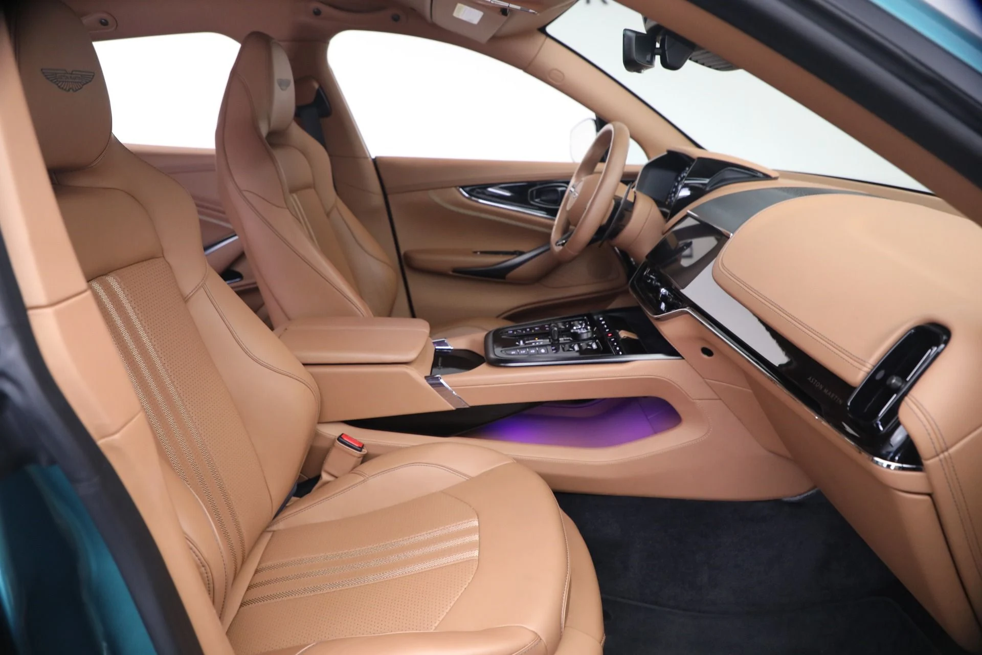 mph026_3933084183_Used_2025_Aston_Martin_DBX_707_1777035536_4e91ed3e54