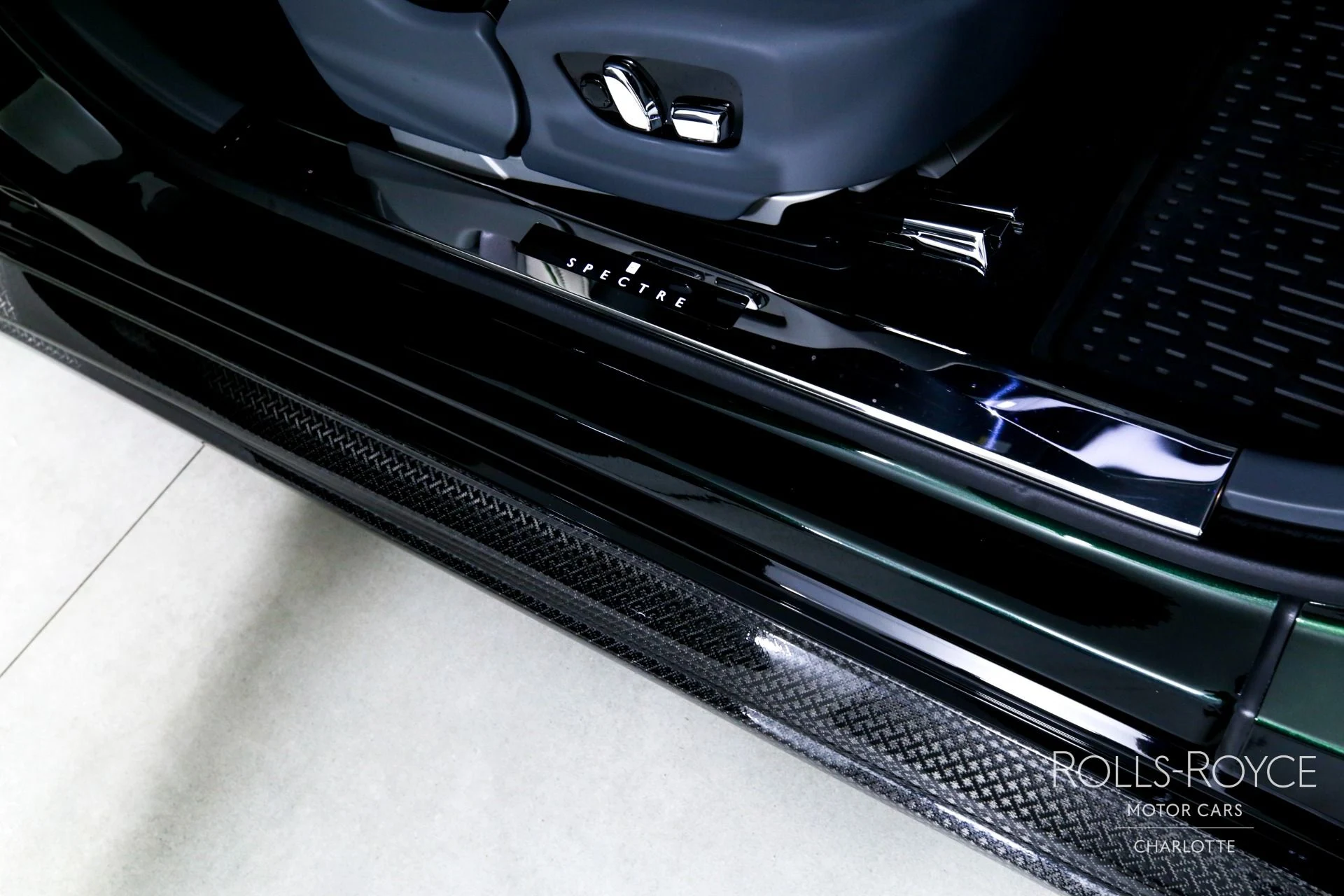 mph026_3938091589_Used_2024_Rolls_Royce_Spectre_1744988373_14a00407ae