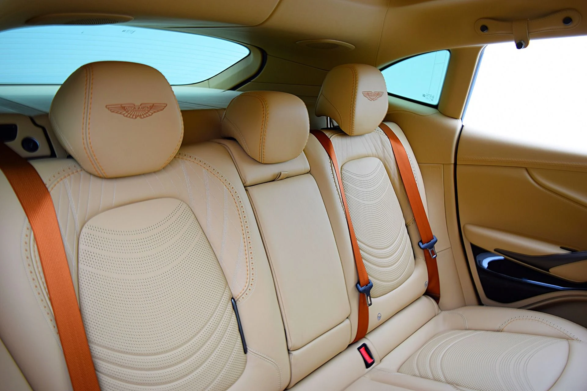 mph026_3939474250_Used_2023_Aston_Martin_DBX_707_92bb458d00