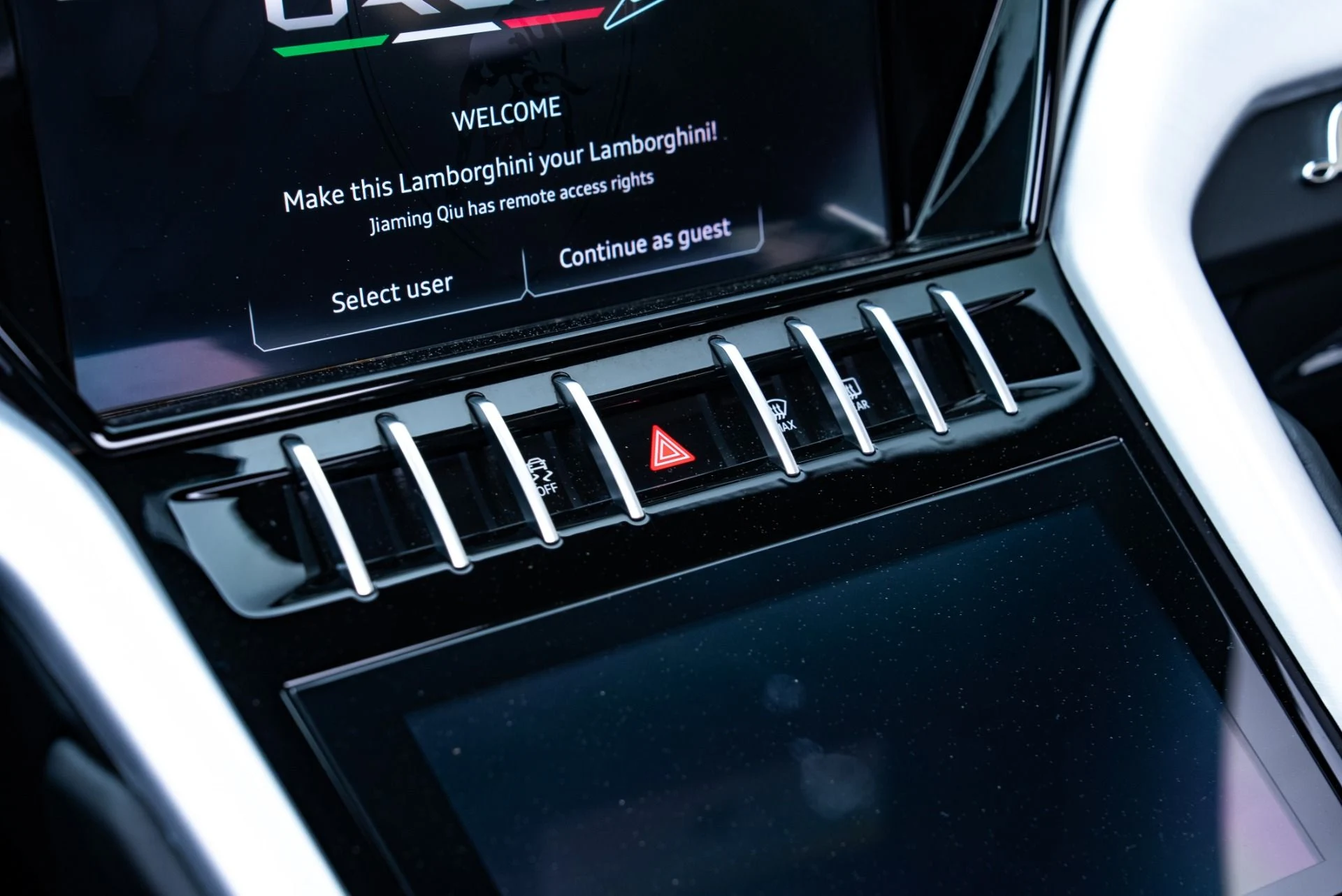 mph026_3954028211_Used_2023_Lamborghini_Urus_S_1775088132_974c93ab07