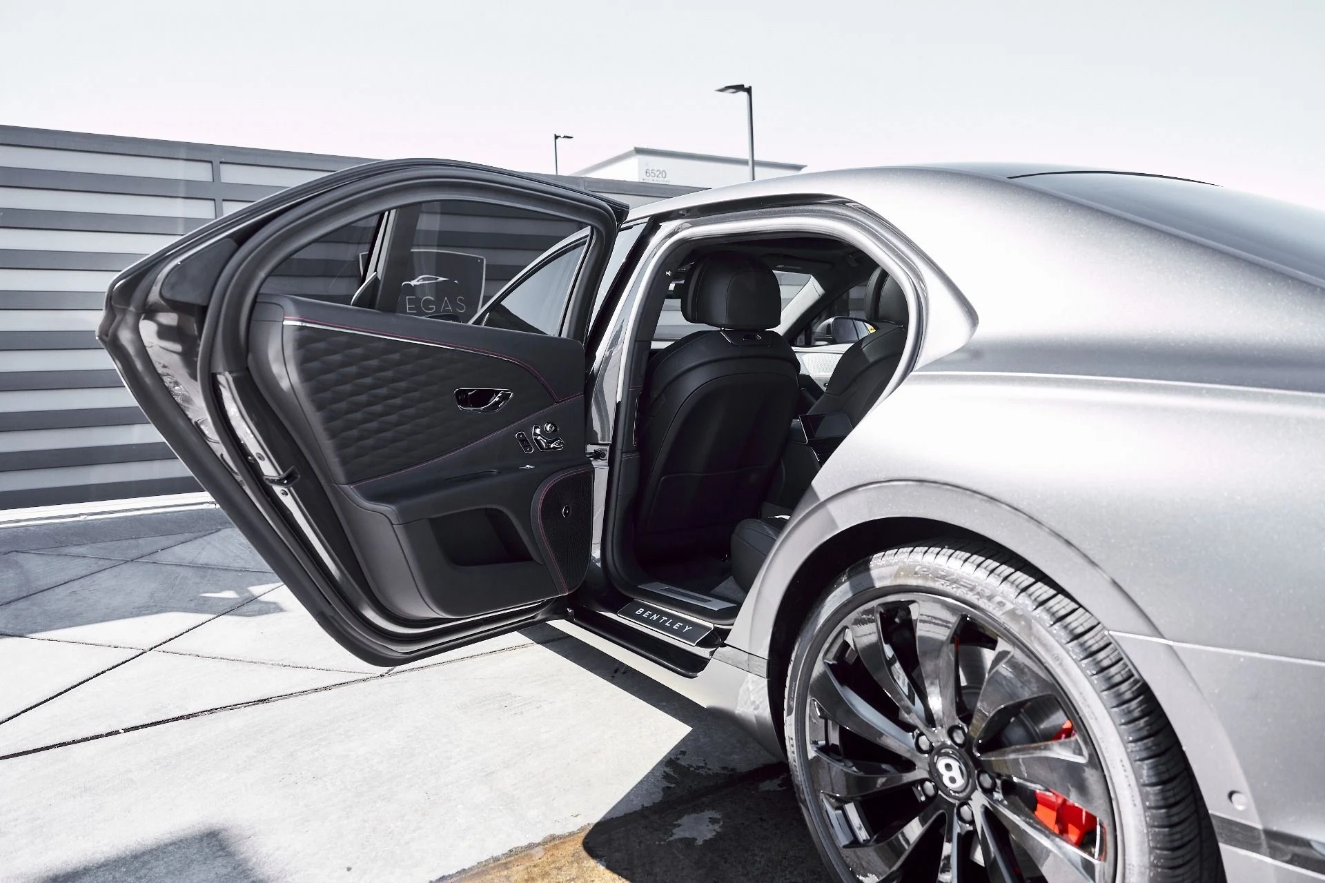 mph026_3957776322_Used_2023_Bentley_Flying_Spur_V8_1773280643_7a58e530e3