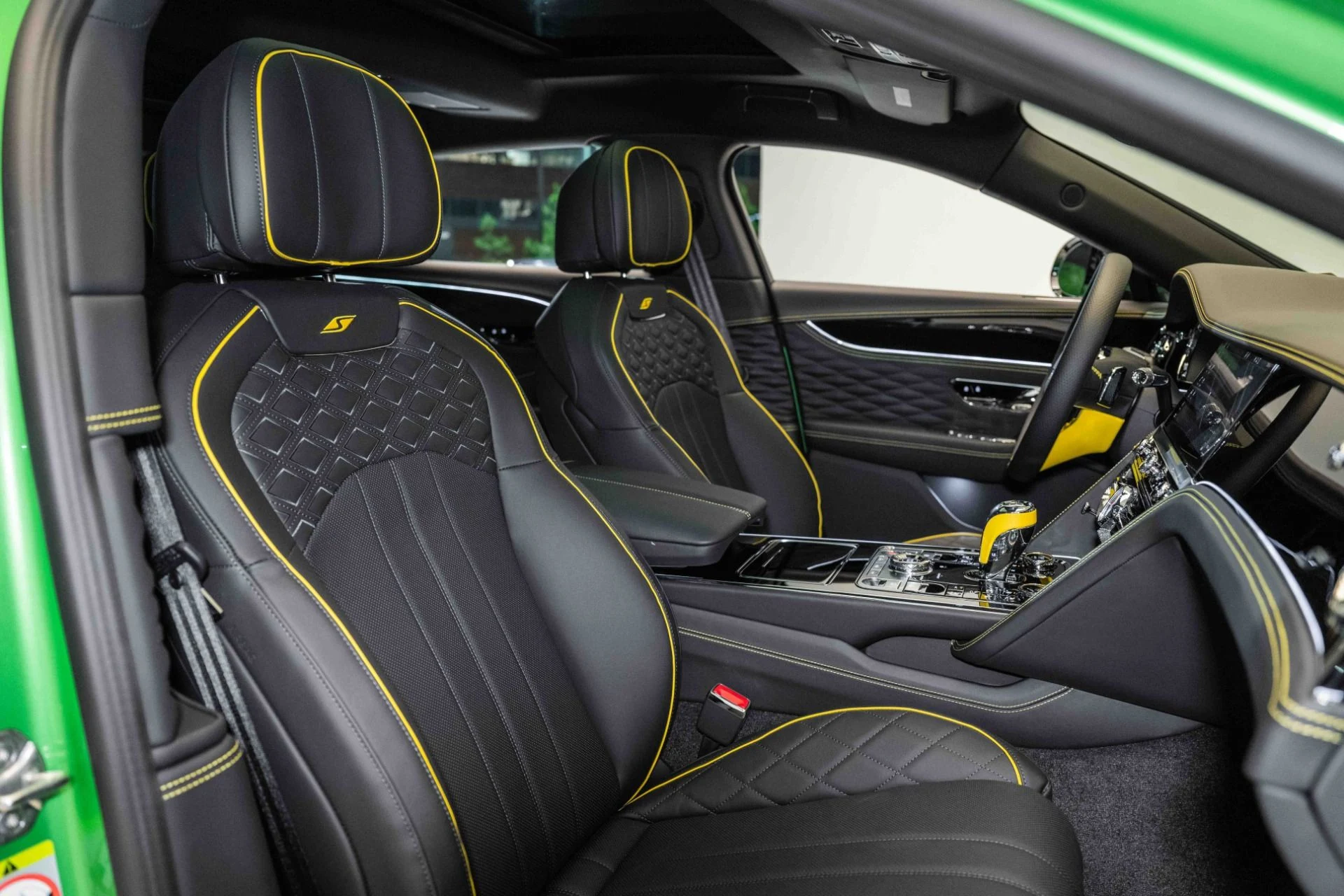 mph026_3959492577_Used_2024_Bentley_Flying_Spur_S_Hybrid_1749914202_163be4c2b2