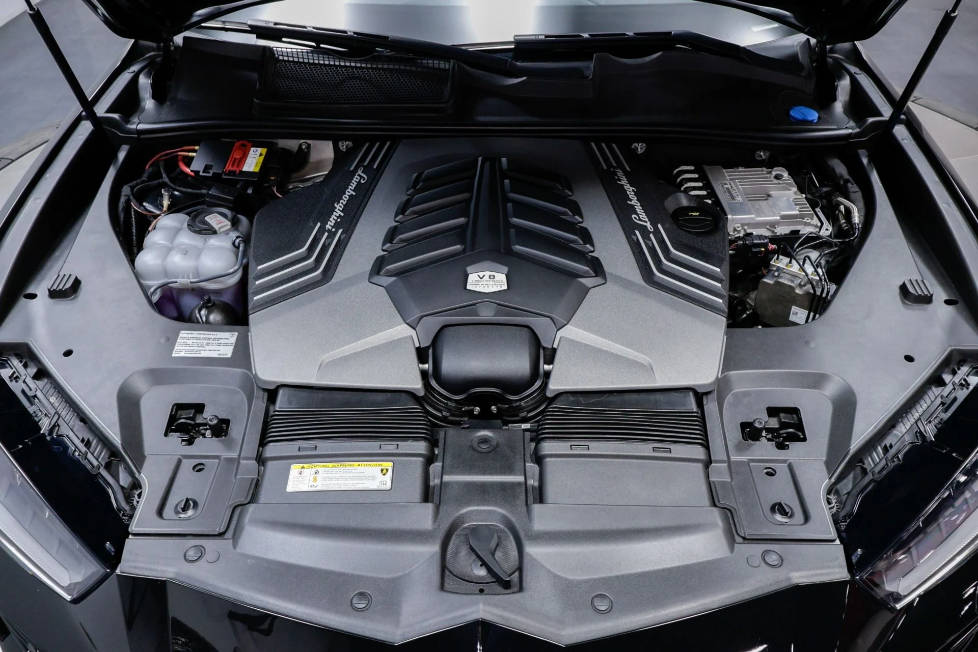 mph026_3961212501_Used_2019_Lamborghini_Urus_1760386129_8acf950312