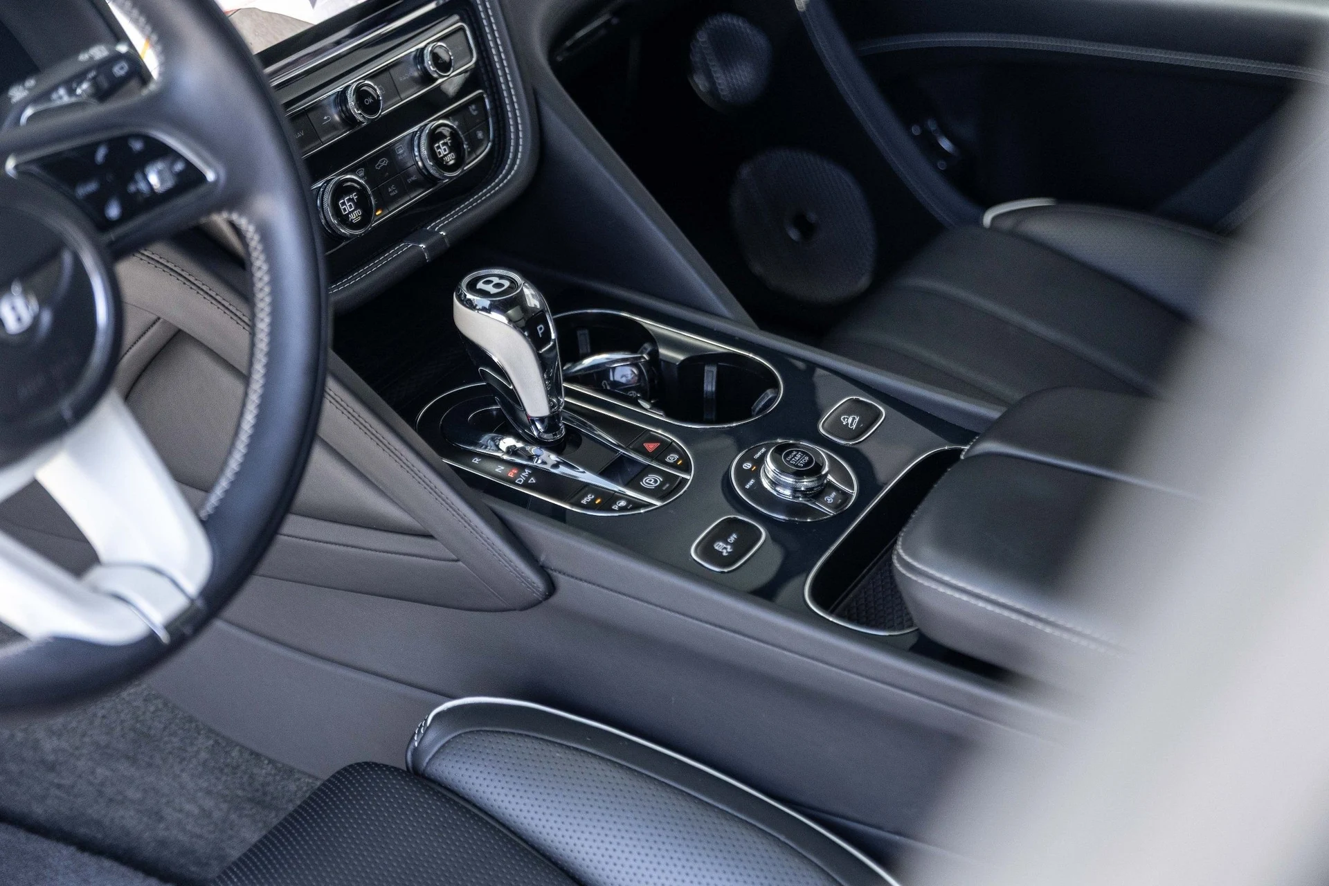 mph026_3969731012_Hi_Tech_Luxury_Imports_LLC_SJAHT_2_ZV_8_PC_020673_image_26_16b28d9ab7