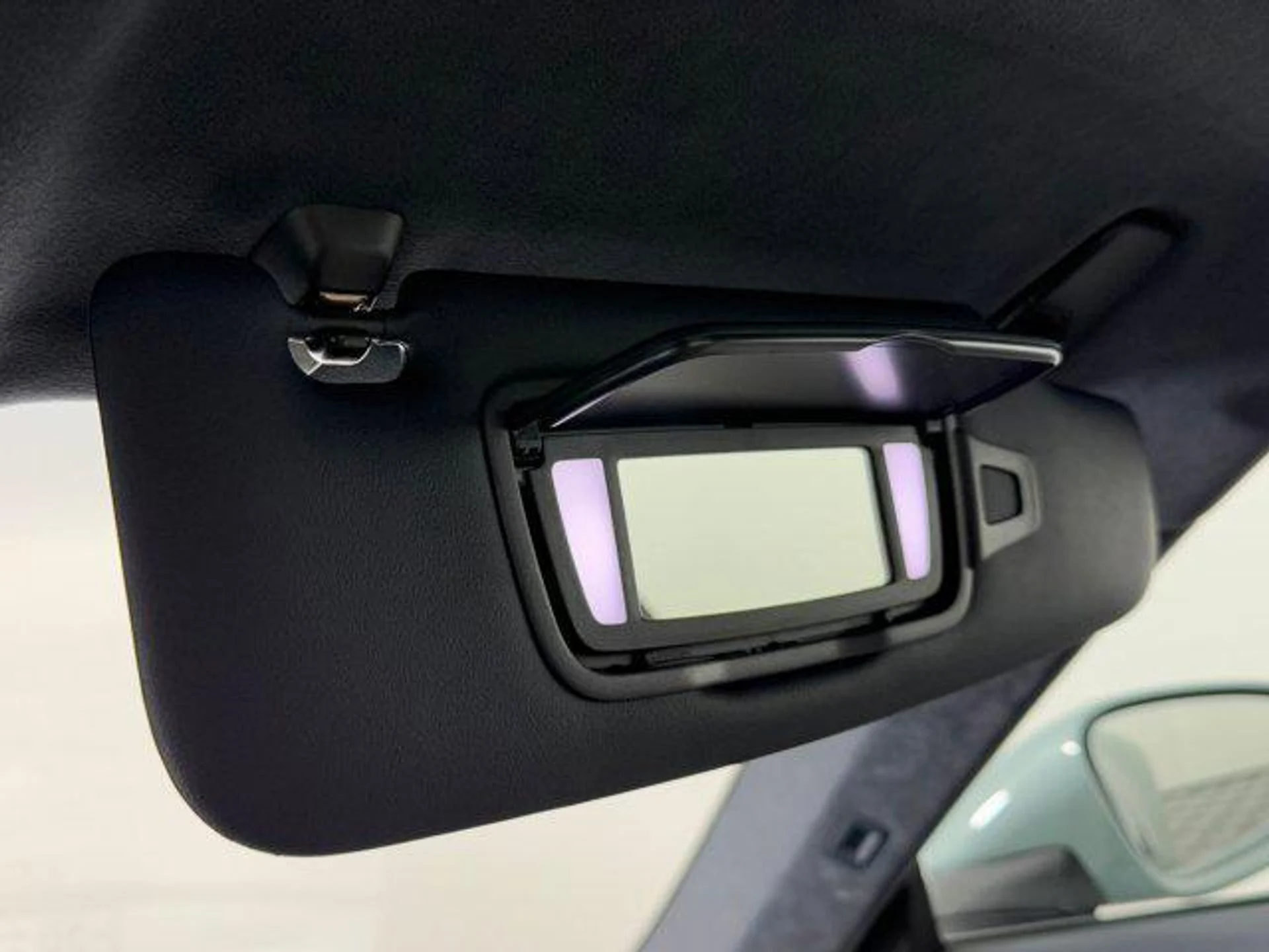 mph026_3970937590_g_M_Og_Xbict_GC_Icq_Fxa_OG_1_Xs0_TEU_8_0e046f1199