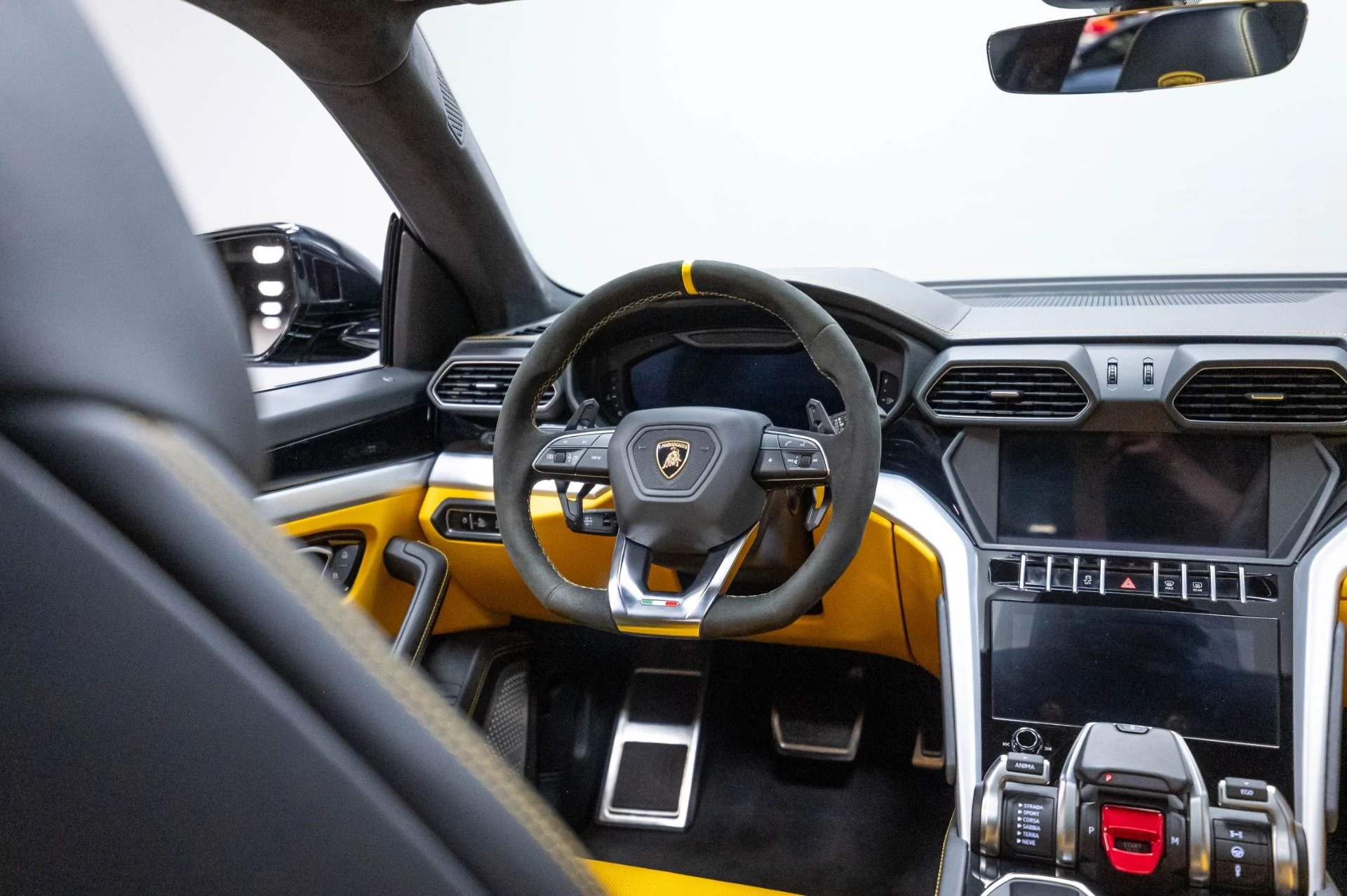 mph026_3977149122_Used_2019_Lamborghini_Urus_1786985122_c5fa3c6c15