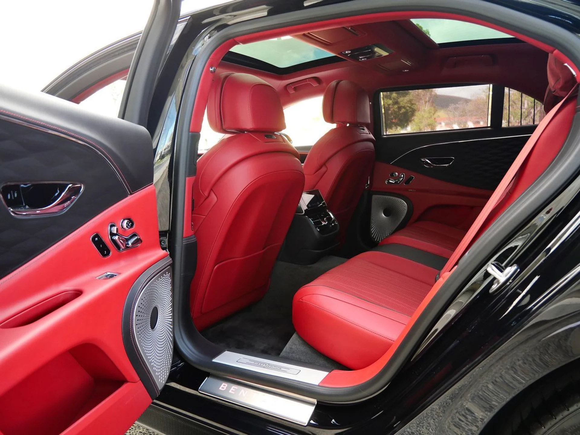 mph026_399232994_928ecf54ad057b22ebc69bfbd0dfb079x_02007bfbea