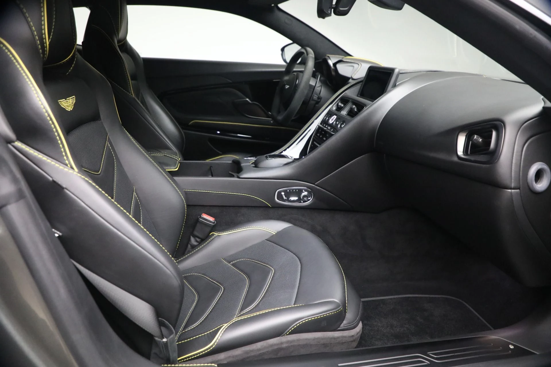 mph026_3996495650_Used_2019_Aston_Martin_DBS_Superleggera_1766529169_a3ce11b3eb