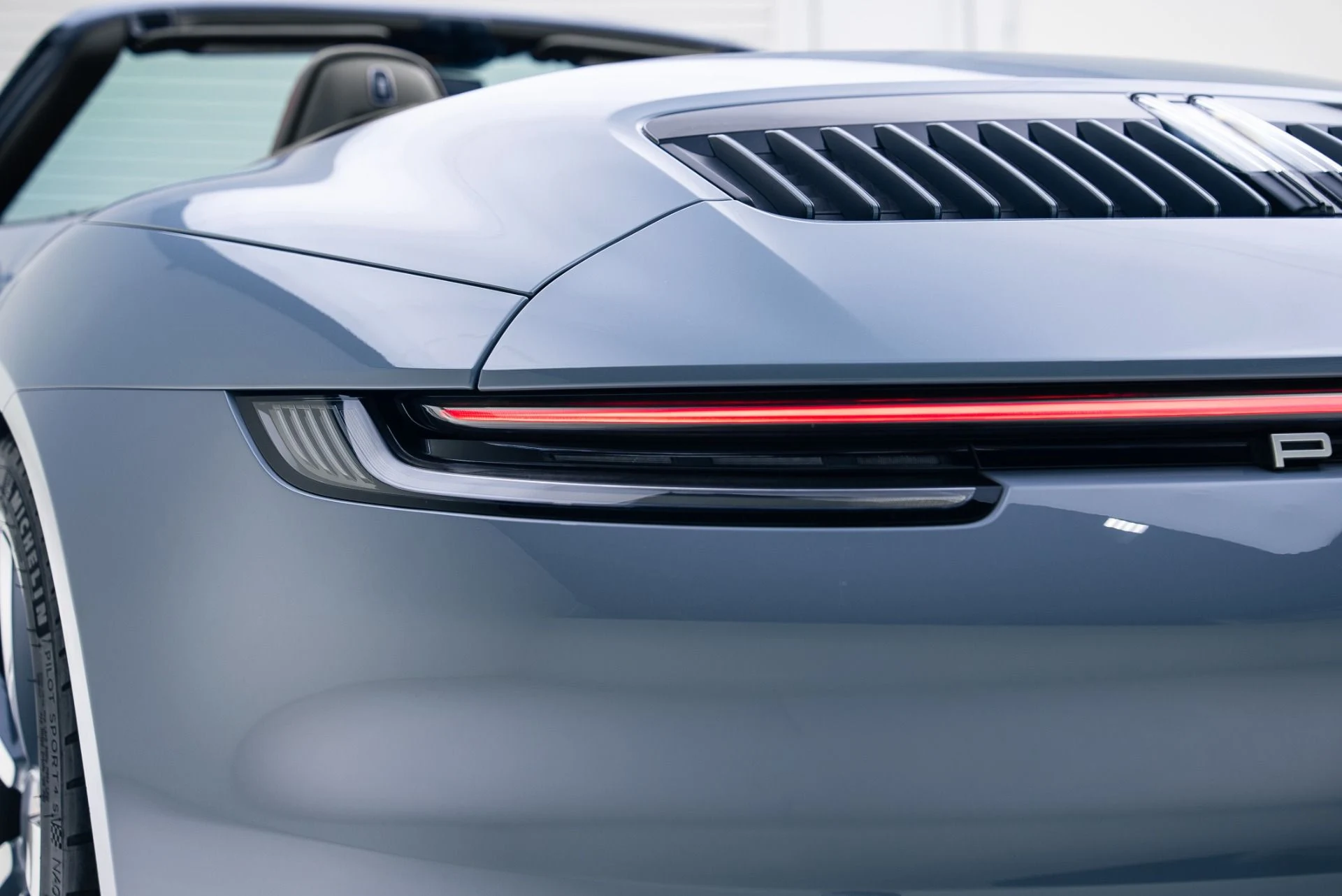 mph026_4000117993_Used_2024_Porsche_911_Carrera_1765496853_e8d185e038