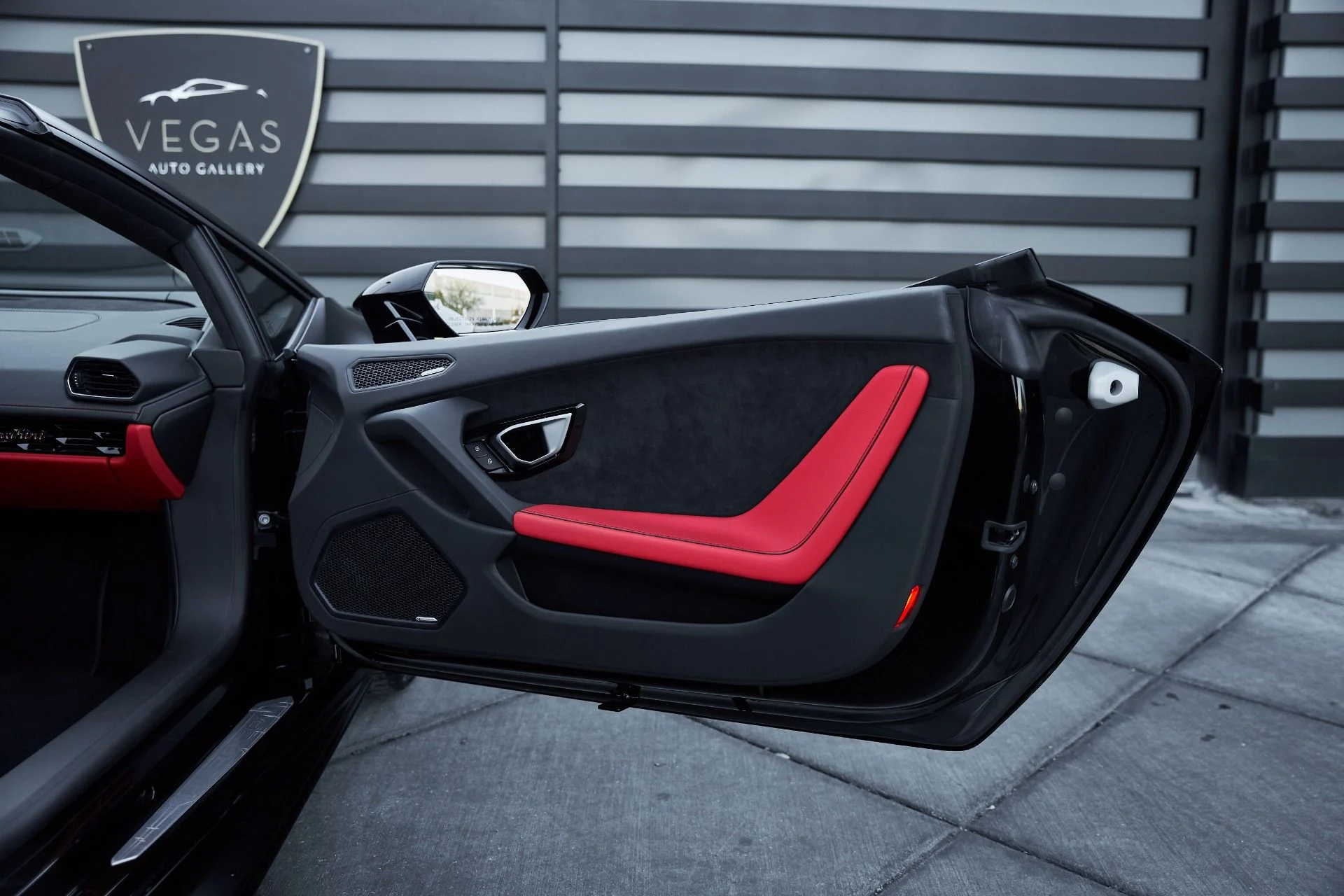 mph026_4011432267_Used_2024_Lamborghini_Huracan_EVO_Spyder_1766881360_66b0328db7