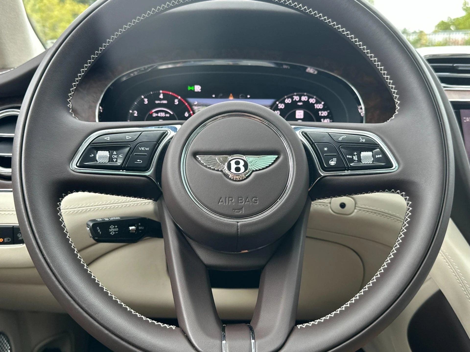 mph026_4011447352_Used_2025_Bentley_Bentayga_V8_1760604363_88ba1618fe