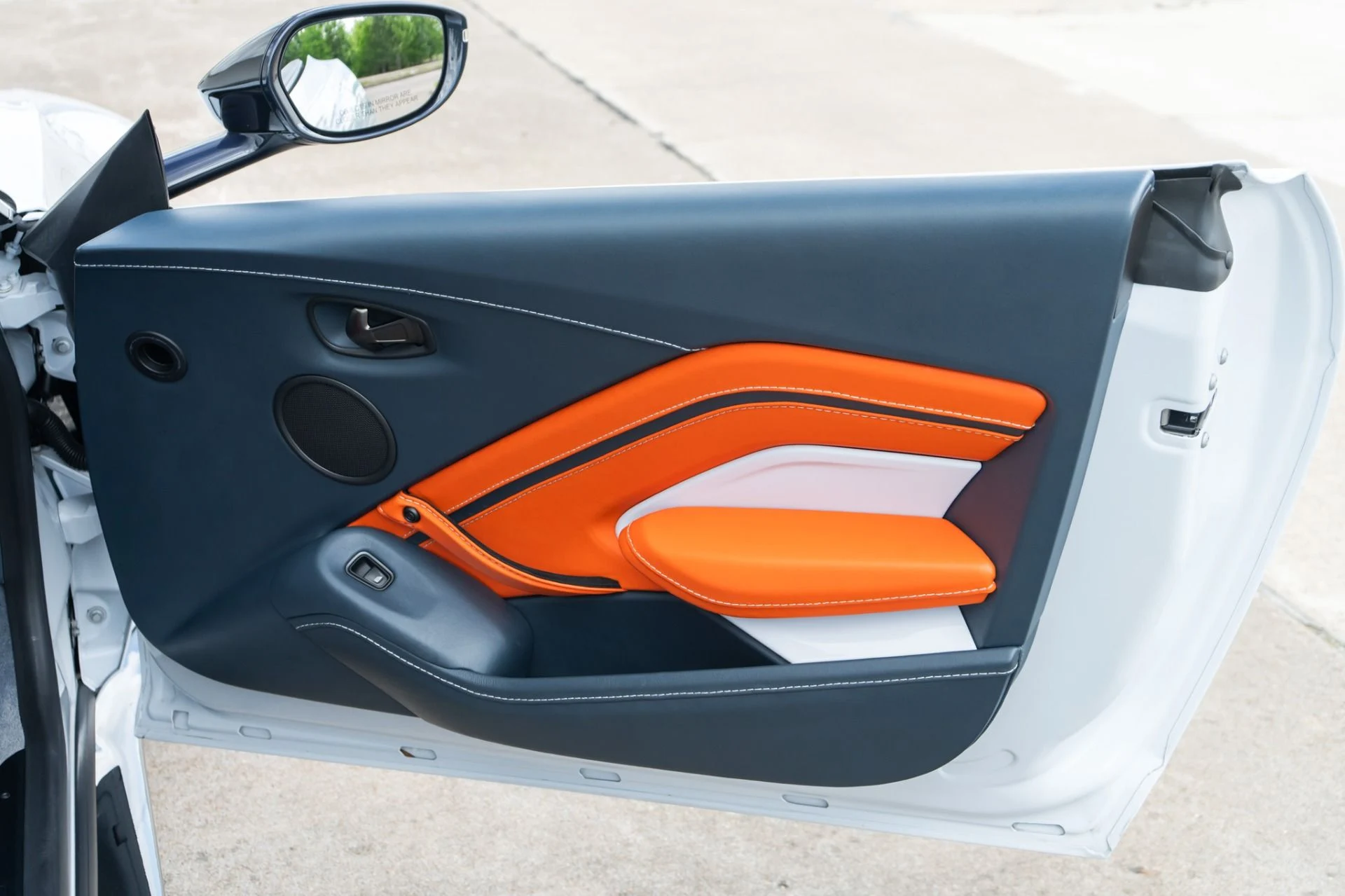 mph026_4022177402_Used_2019_Aston_Martin_Vantage_1777043829_1e75c760d2