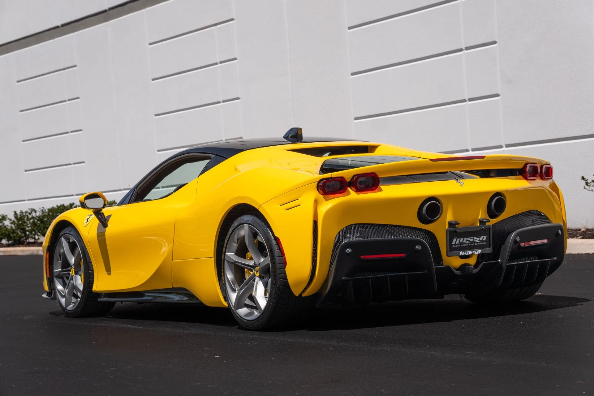 mph026_4022500860_Used_2021_Ferrari_SF_90_Stradale_1779339411_1b085535a6