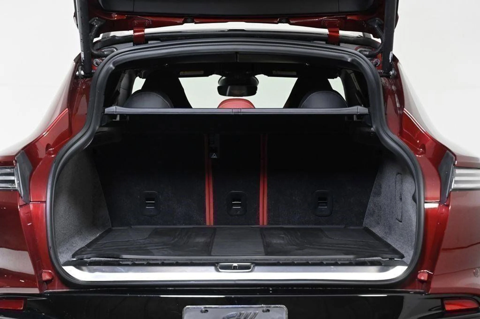 mph026_4025243607_new_2025_aston_martin_dbx_707awd_11350_22854858_26_1024_10400d8745