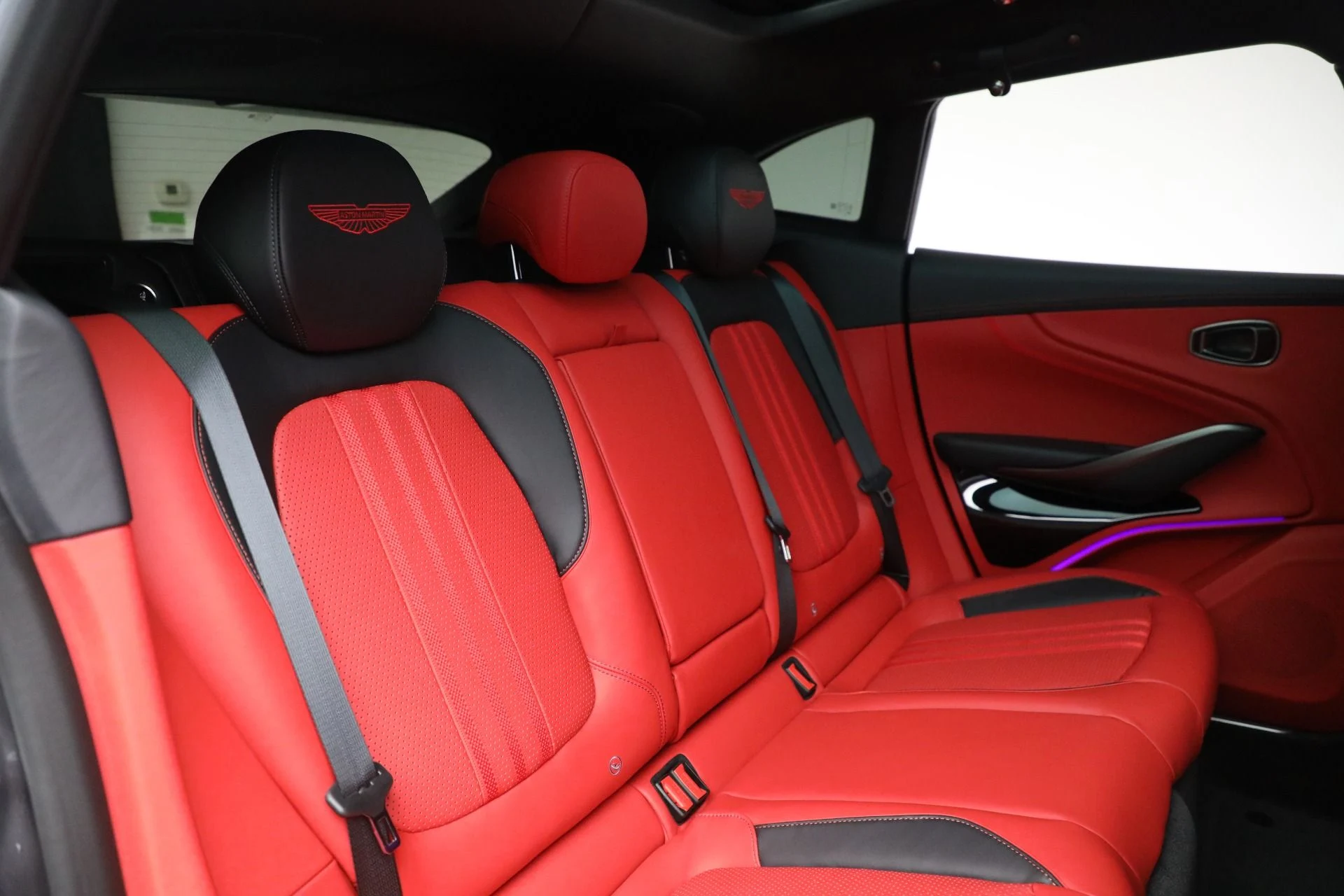 mph026_402854412_New_2025_Aston_Martin_DBX_707_3e8cbe9268