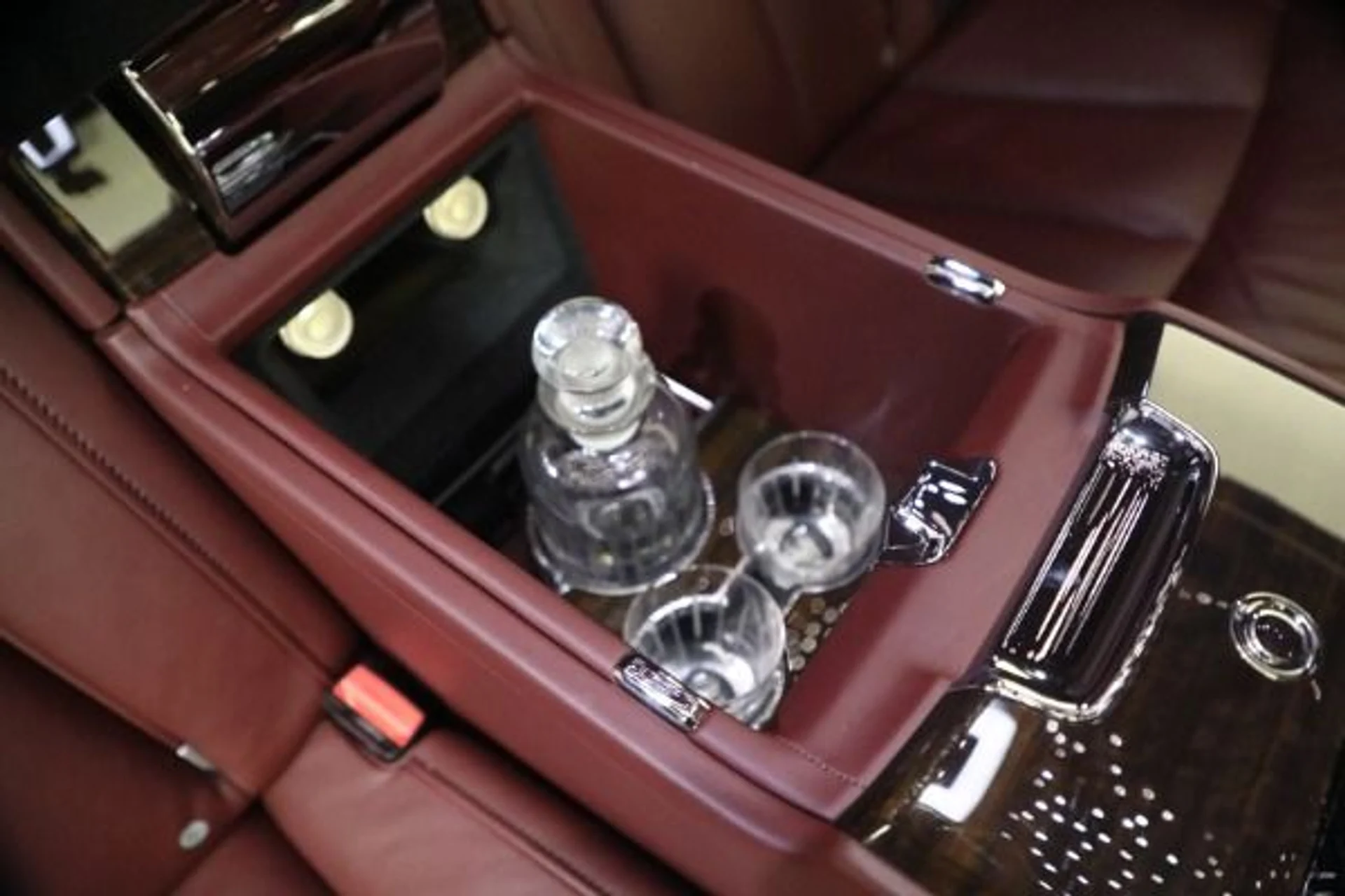 mph026_4044176425_Used_2018_Rolls_Royce_Phantom_EWB_44011a7531