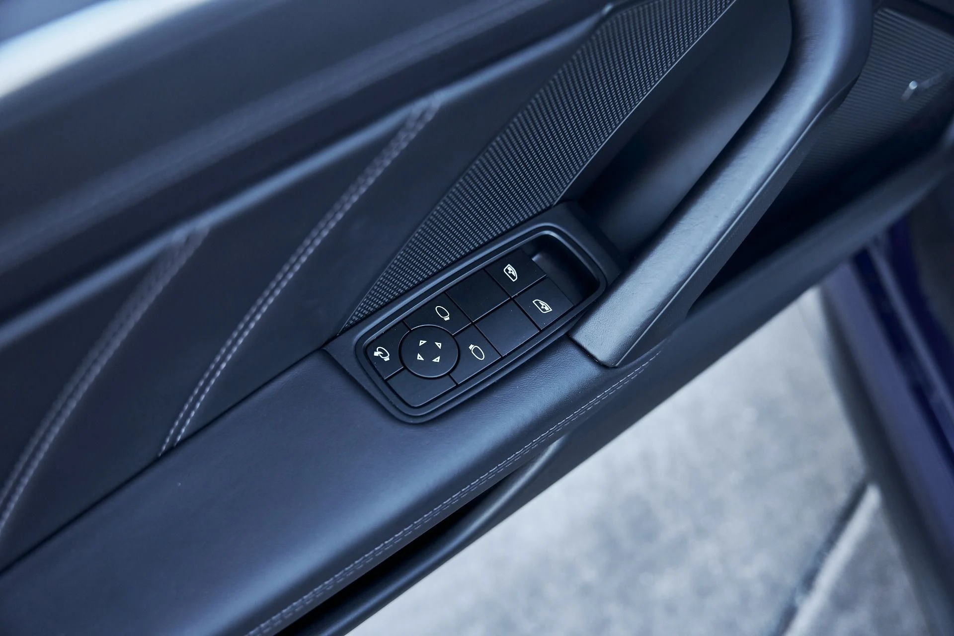 mph026_4049072968_Used_2024_Porsche_911_Turbo_1770087198_ead27ee109