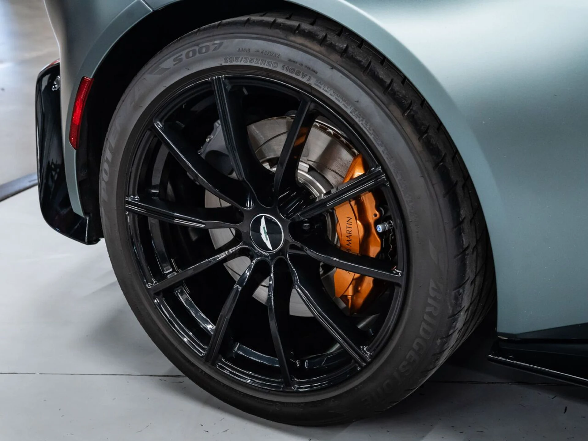 mph026_405265731_aston_martin_vantage_2020_6261575e88