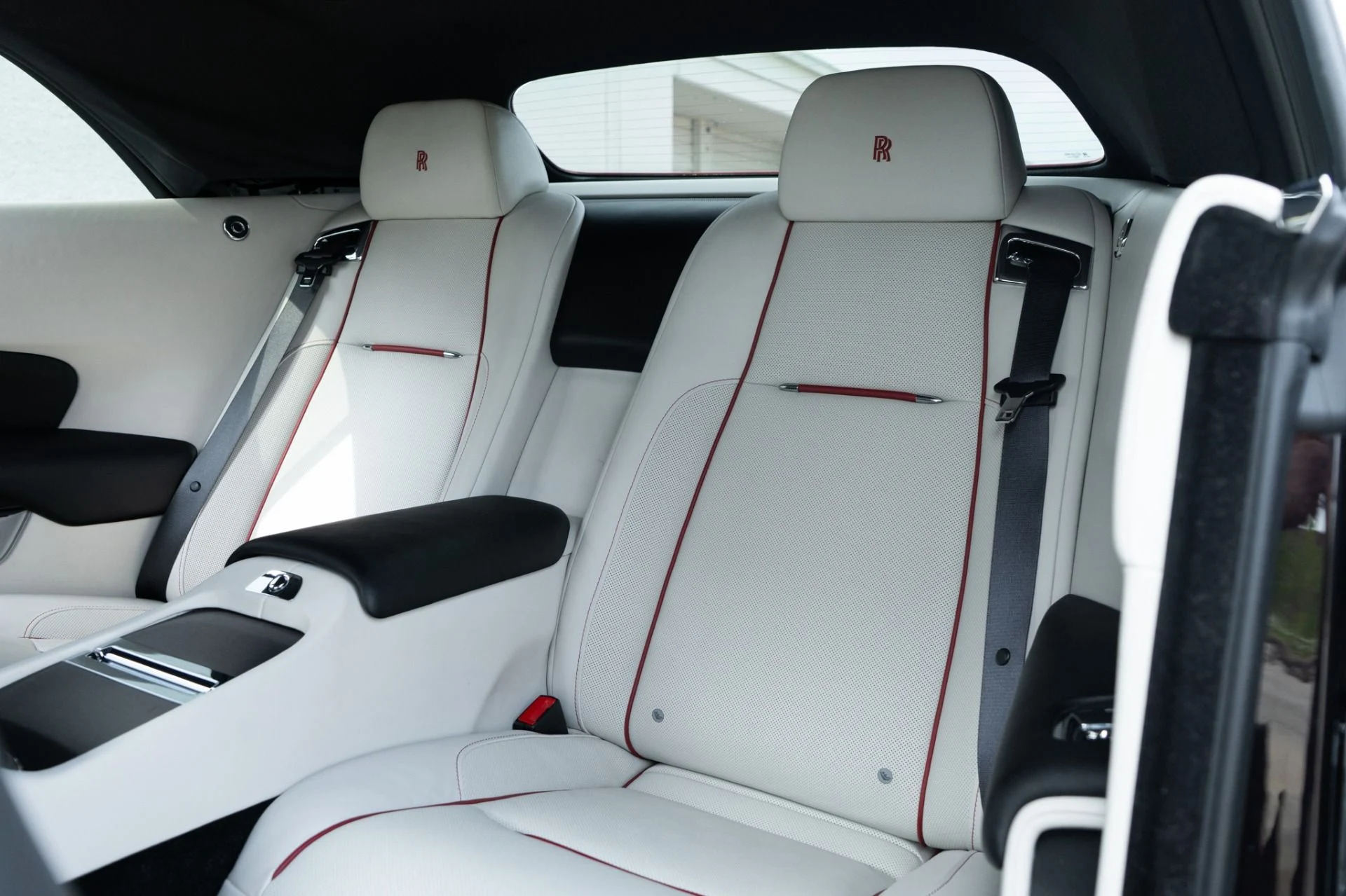 mph026_4055179854_Used_2017_Rolls_Royce_Dawn_1771784248_4dd07b39c9