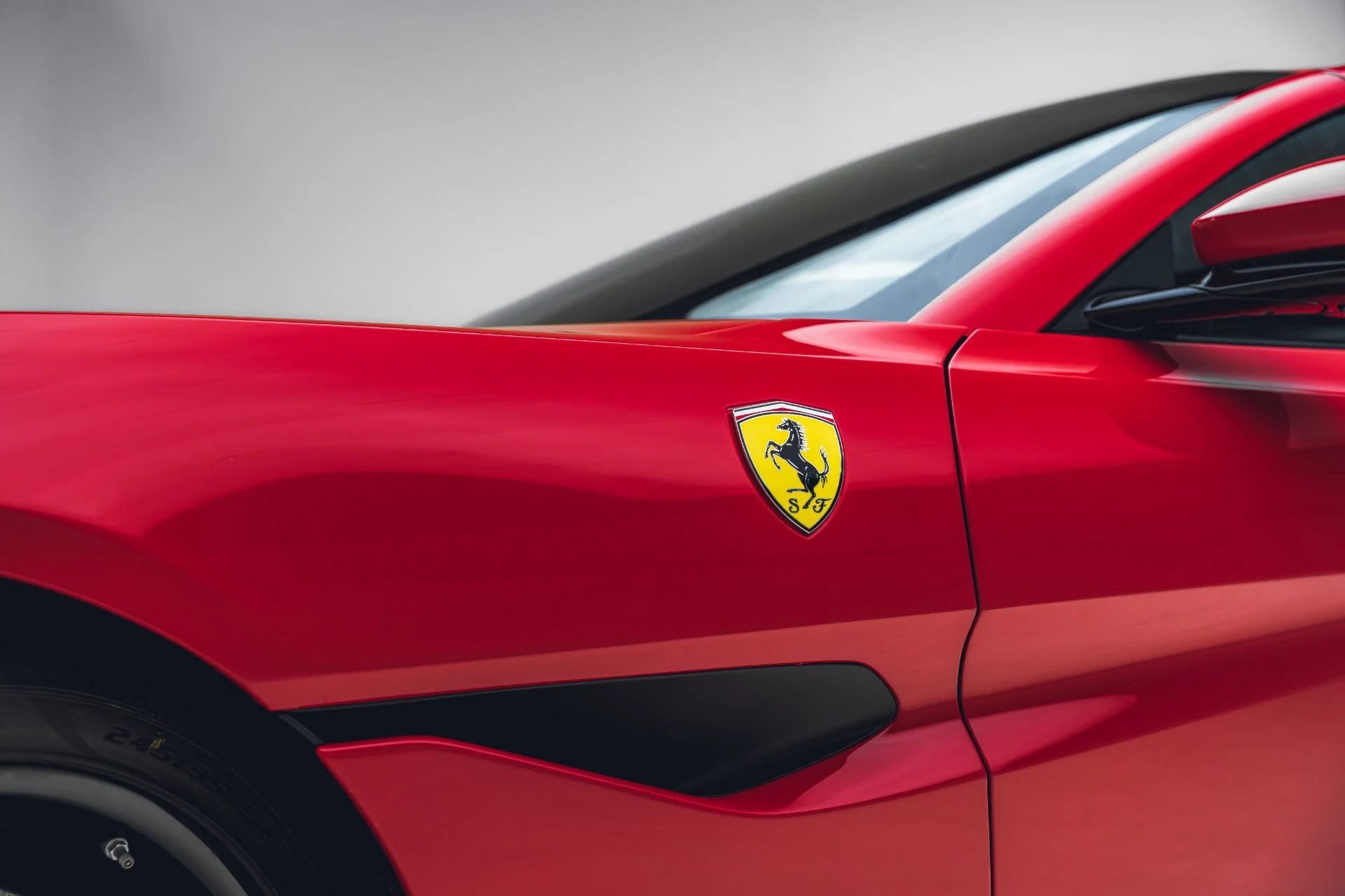 mph026_4057839172_Used_2019_Ferrari_Portofino_1781556053_629d303457
