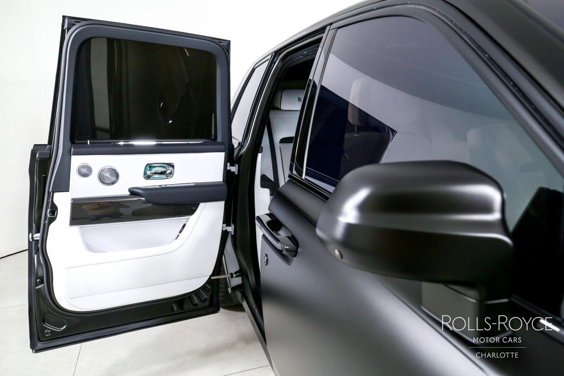 mph026_4079211983_Used_2025_Rolls_Royce_Black_Badge_Cullinan_1769527230_a0df8d898a
