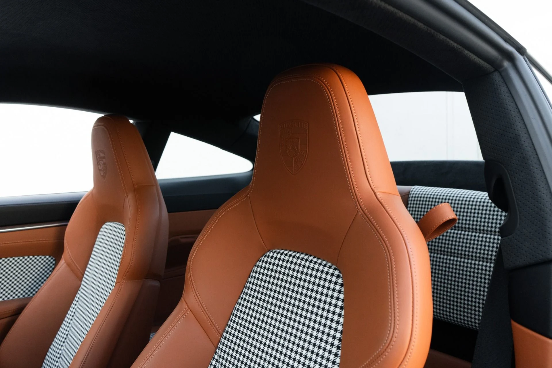 mph026_4080113974_Used_2023_Porsche_911_Sport_Classic_1767656411_9145a7e51e