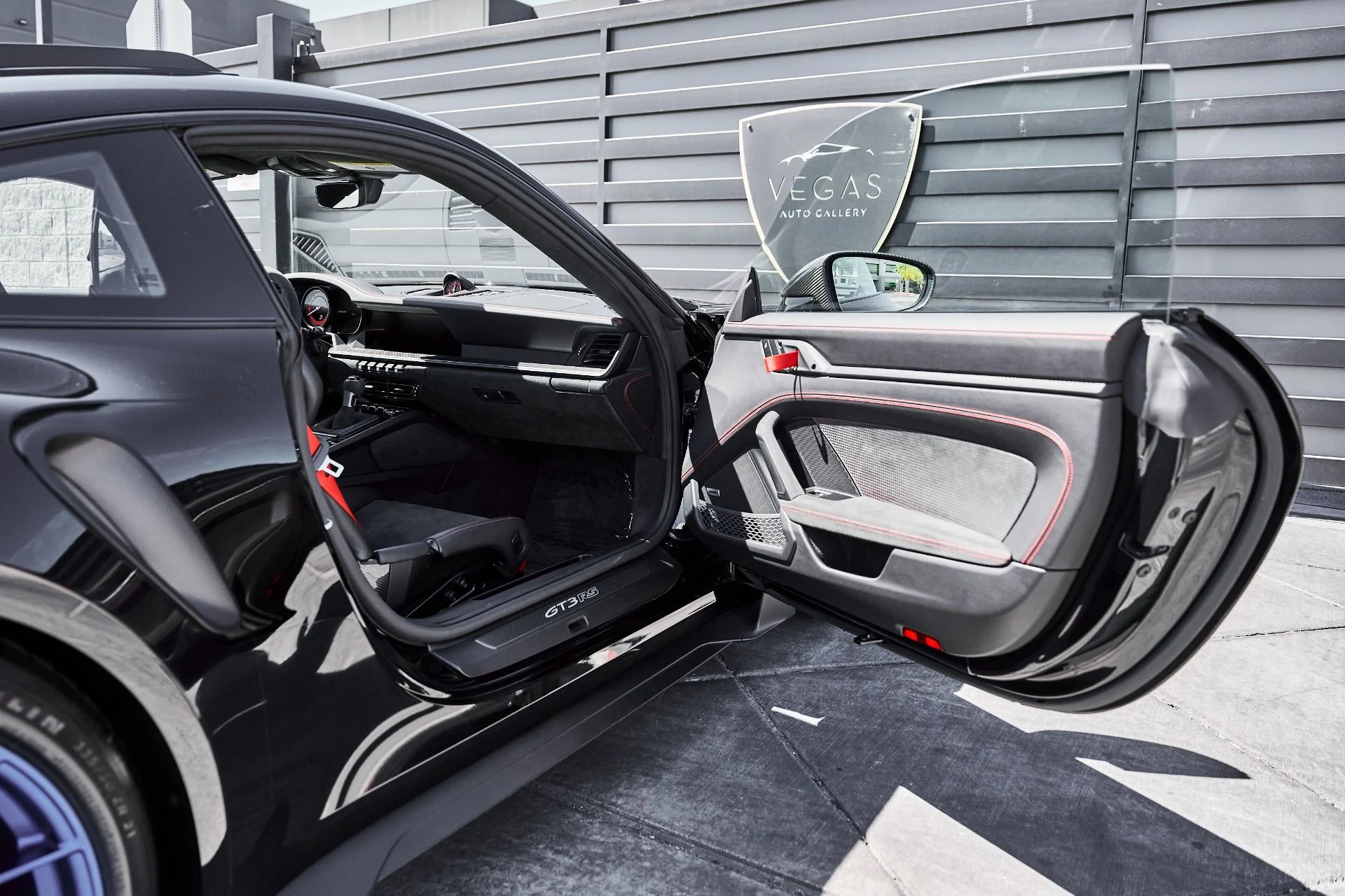 mph026_409069756_Used_2024_Porsche_911_GT_3_RS_1775094520_b97e671776