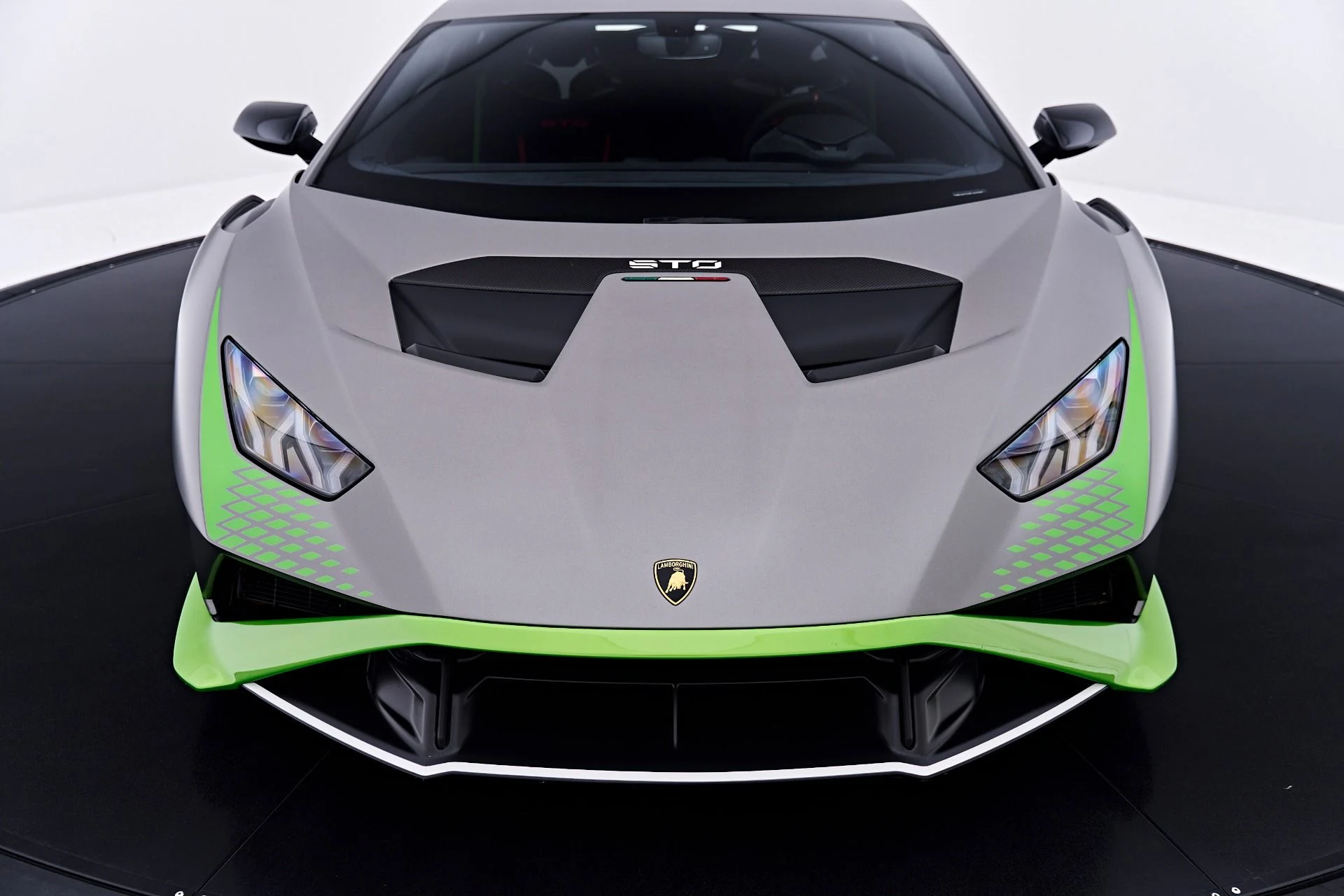 mph026_4095391718_Used_2023_Lamborghini_Huracan_STO_Base_1784576251_04e54f06b7
