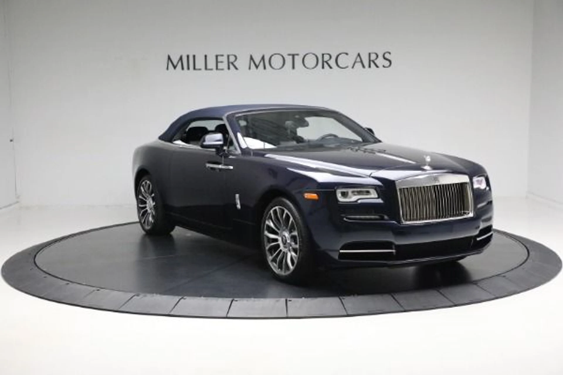 mph026_4103482123_Used_2018_Rolls_Royce_Dawn_7b24a64941