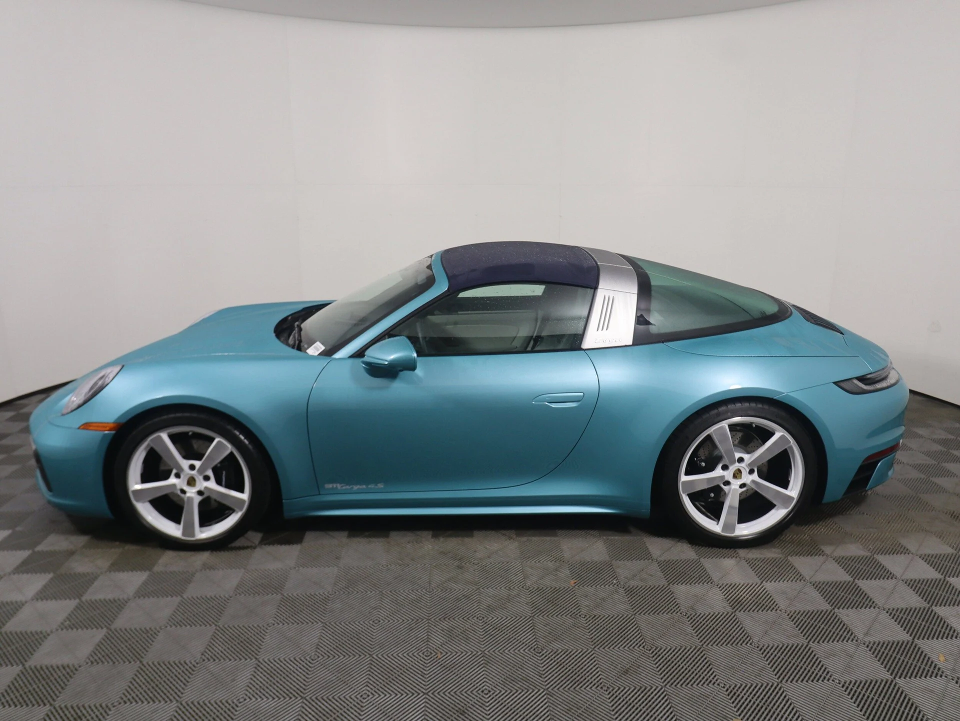 mph026_4108599762_28e938859c11a9598e2c3624318d935bx_0469153d9d