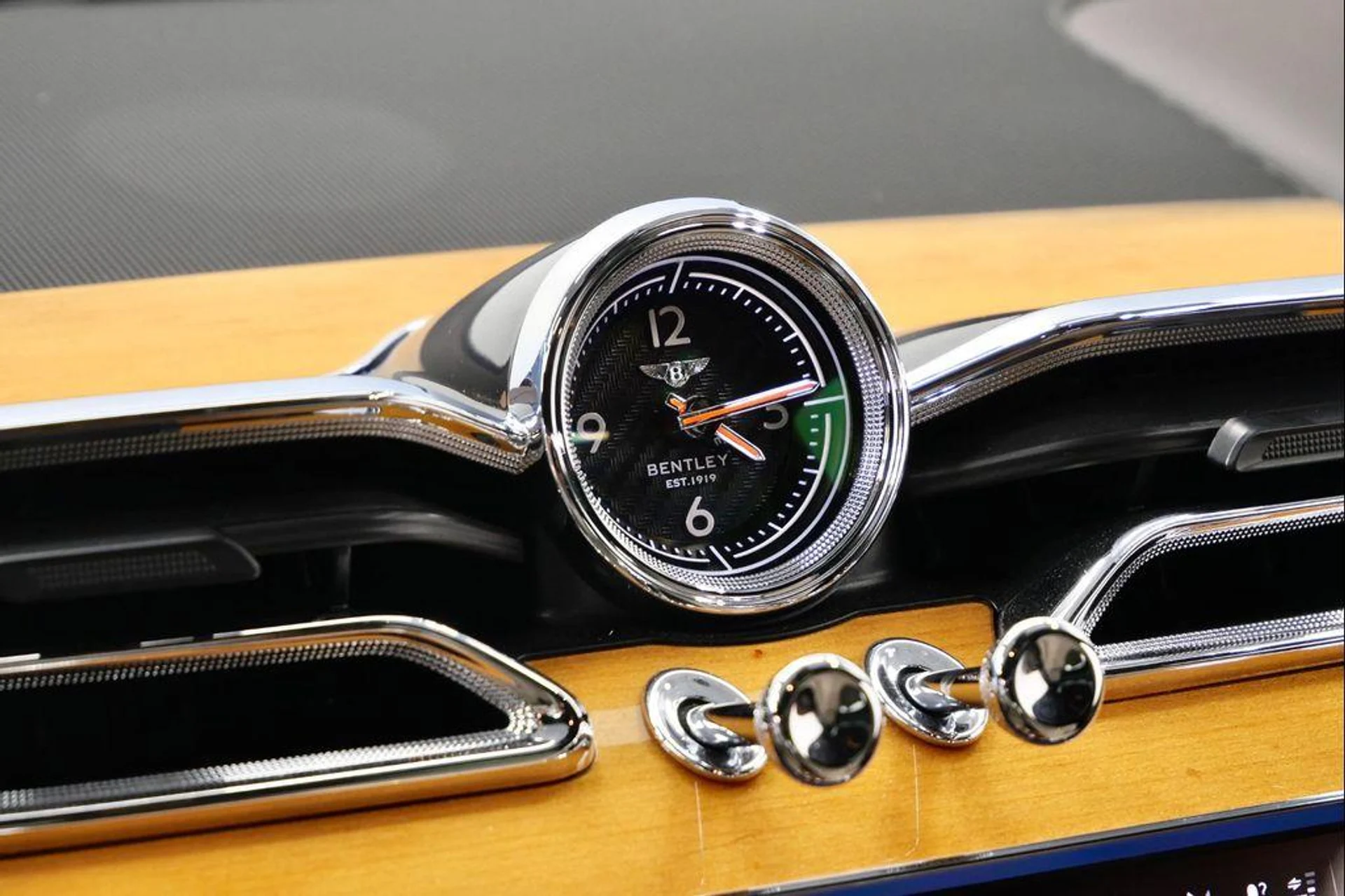 mph026_4117338108_rd_Vvt_1_V8dz_DO_Fm_Vj_I1c_G_He_Fp4_f115a55c19