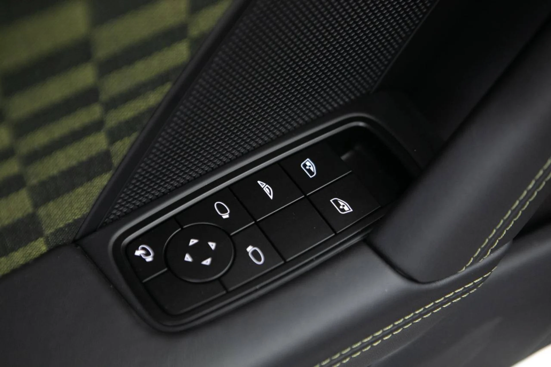 mph026_4120868882_d7ba43caec91373133e779a4f13633e3x_c5d9a36419