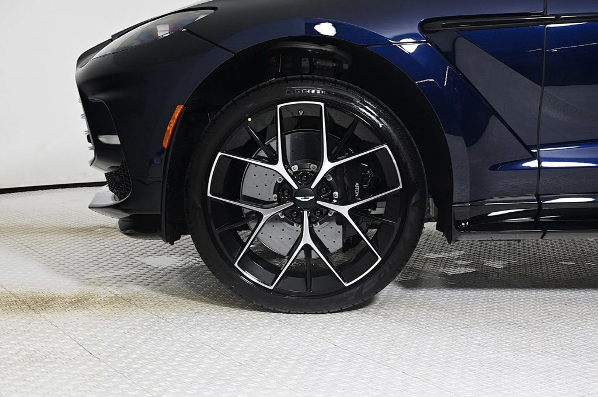 mph026_4127416236_new_2026_aston_martin_dbx_707awd_11350_22970164_27_1024_90695596f4