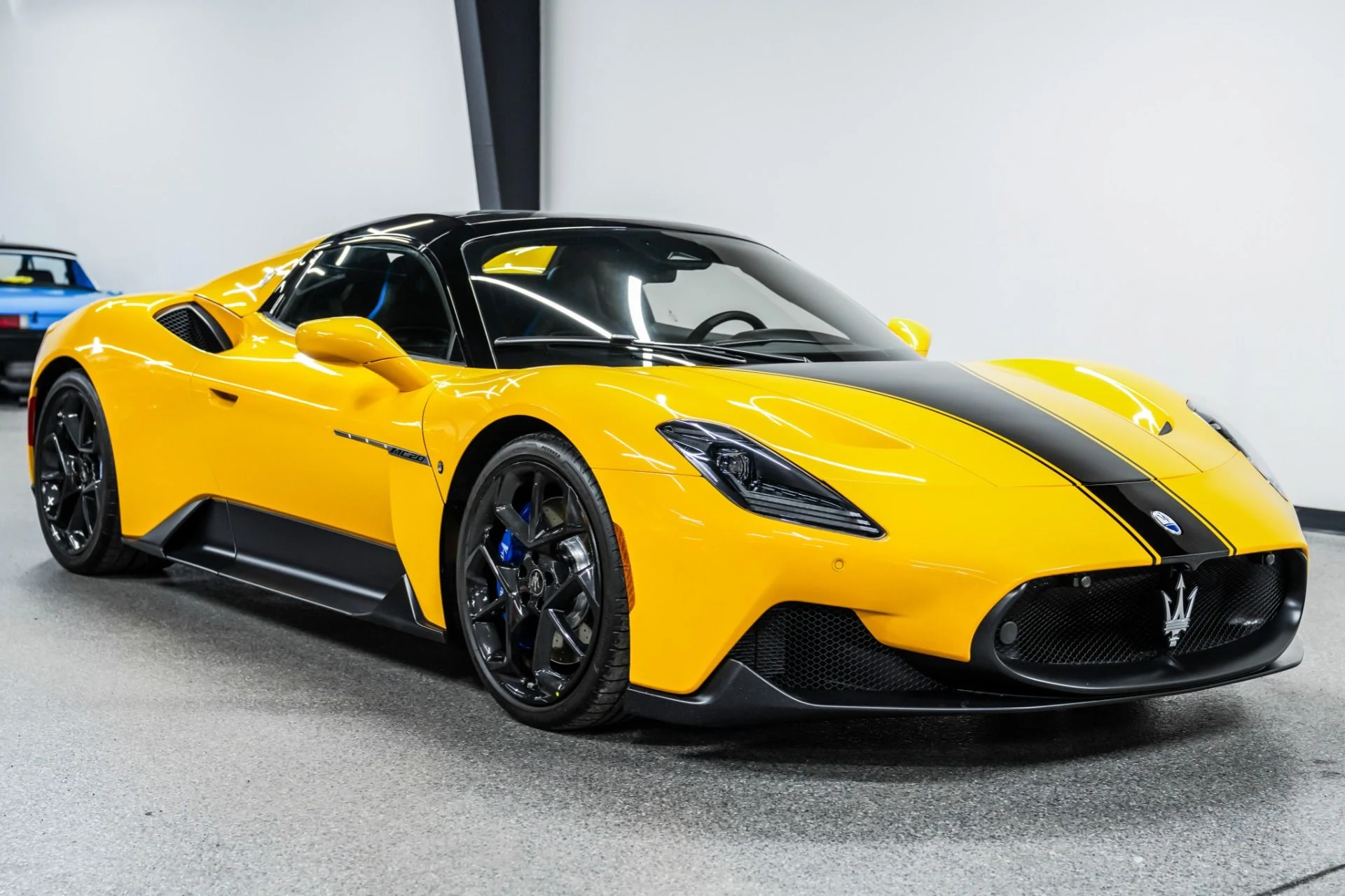 mph026_4139874061_Used_2023_Maserati_MC_20_Cielo_193_Miles_Fuoriserie_Color_Interior_Carbon_Fiber_Package_1770052750_97eb03d584