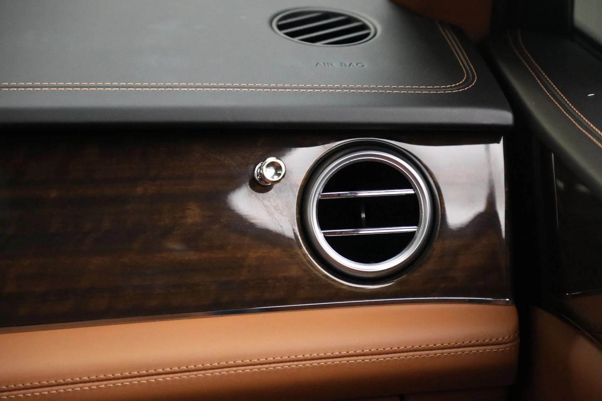 mph026_4151373026_Used_2018_Bentley_Bentayga_W12_Onyx_Edition_1763217114_2217aaf873