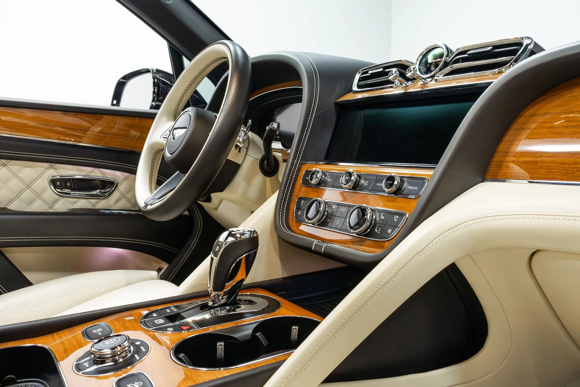 mph026_4156920541_Used_2021_Bentley_Bentayga_V8_First_Edition_1776782316_0c12f68f7e