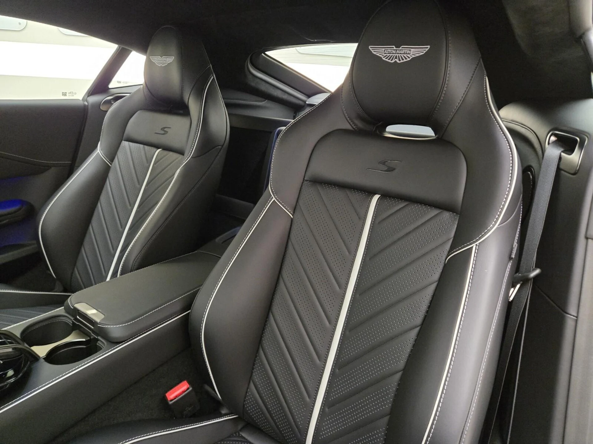mph026_4158525867_New_2026_Aston_Martin_Vantage_S_1778909018_43bb1c183d
