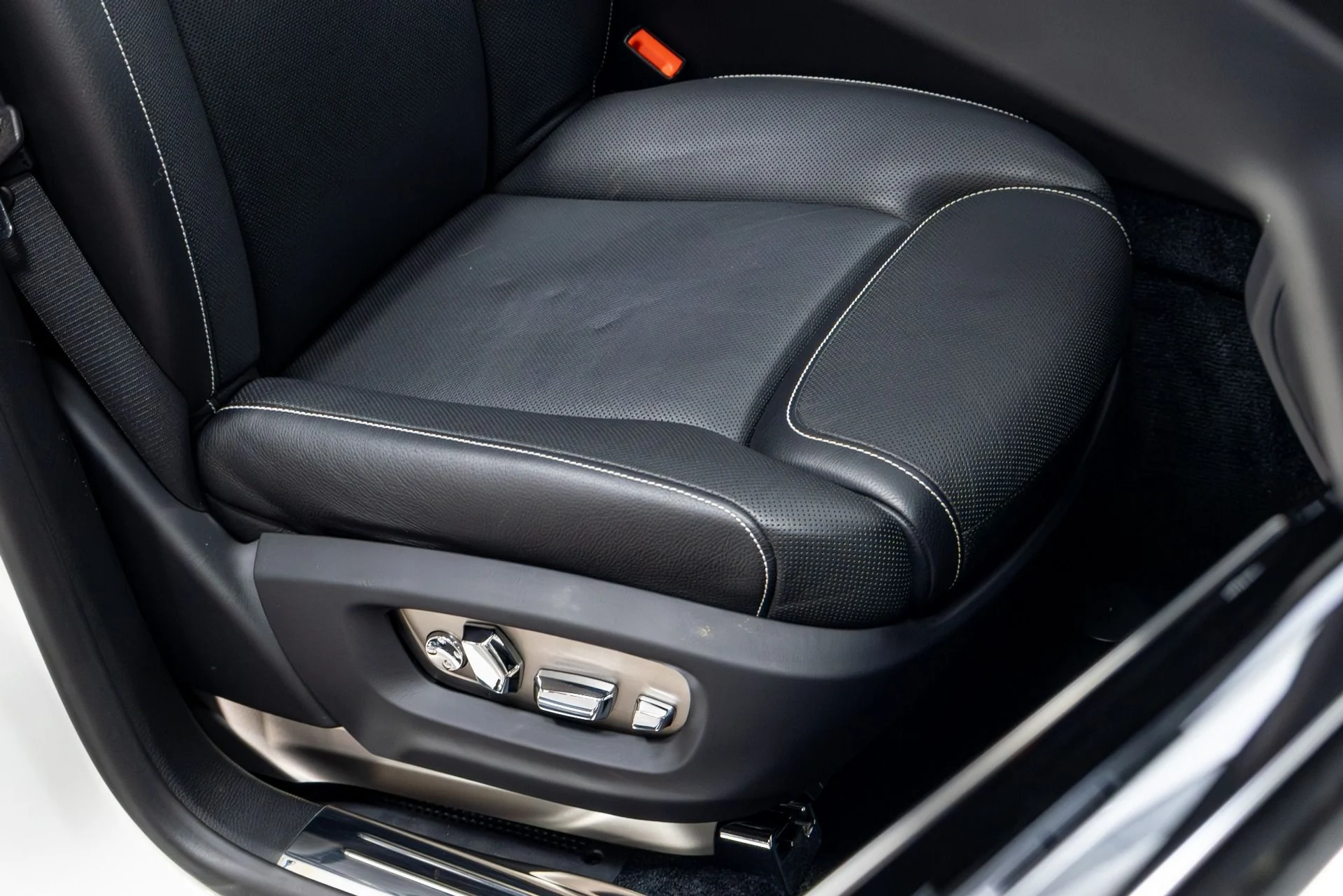 mph026_4164680836_Used_2016_Rolls_Royce_Ghost_1775019332_af7c559501