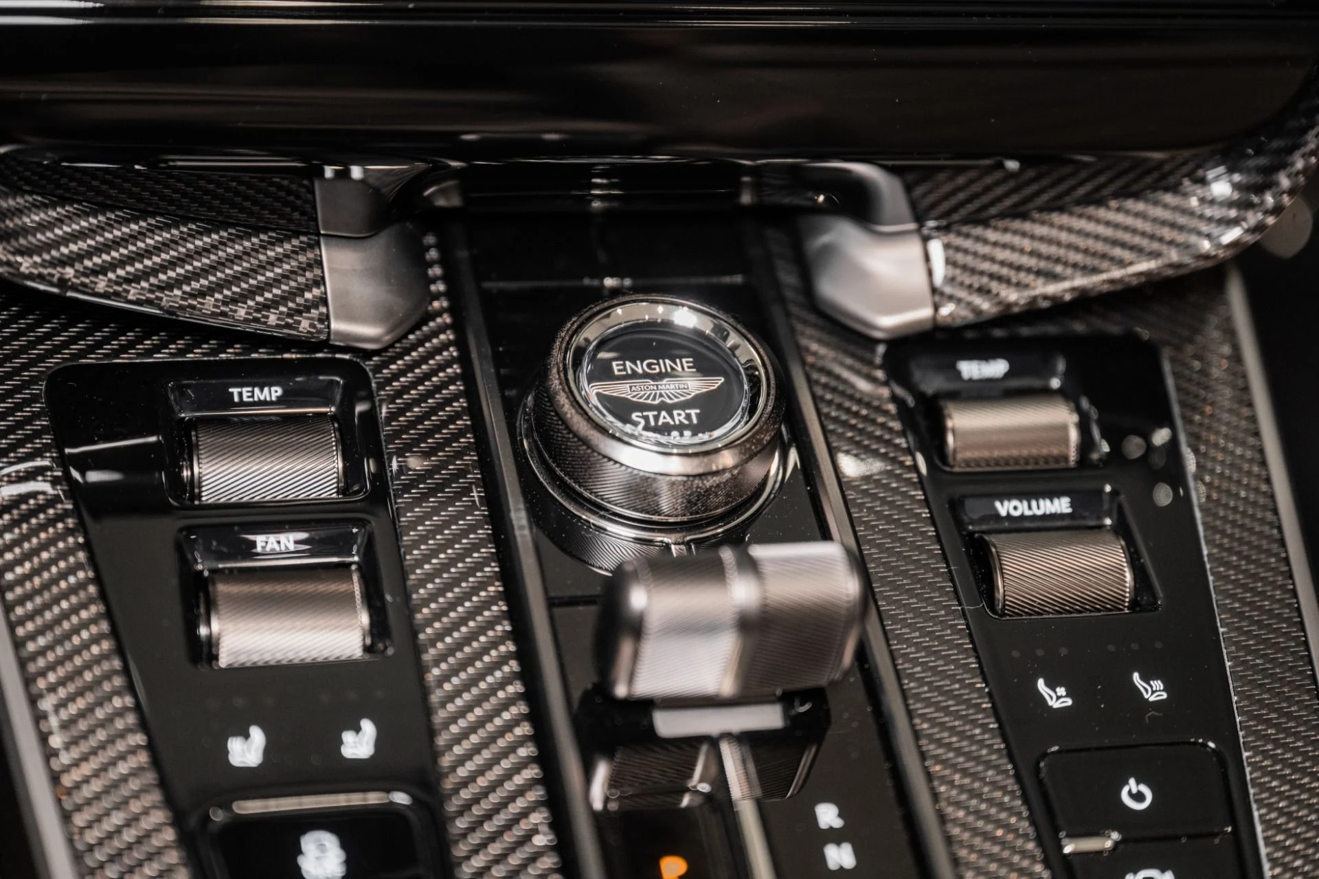 mph026_4166897964_New_2026_Aston_Martin_Vanquish_Volante_1783526001_9eef92ab2e