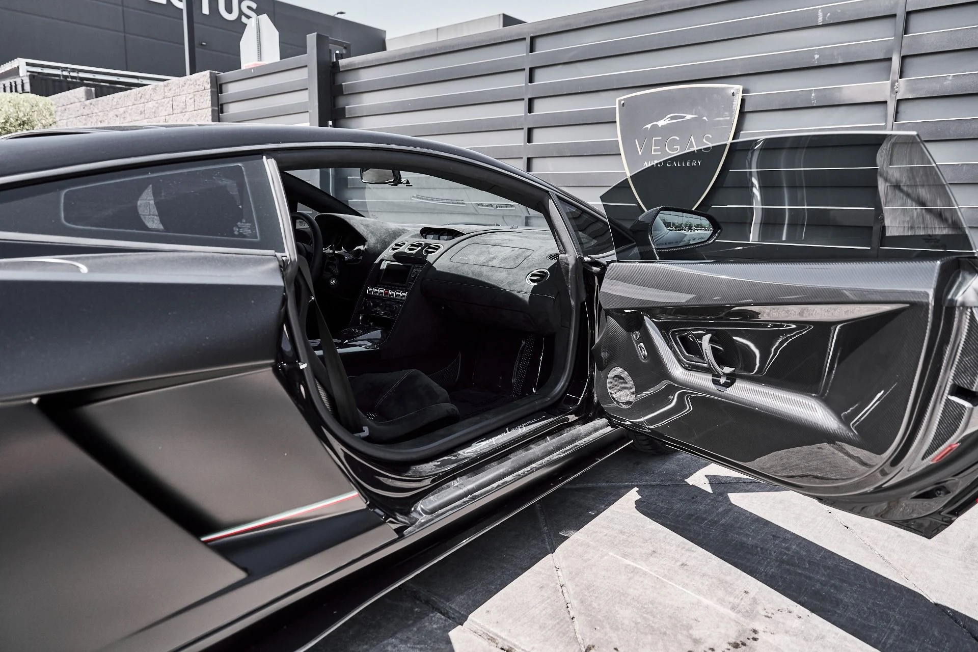 mph026_4170940003_Used_2010_Lamborghini_Gallardo_LP_560_4_1781313860_6e4944e982