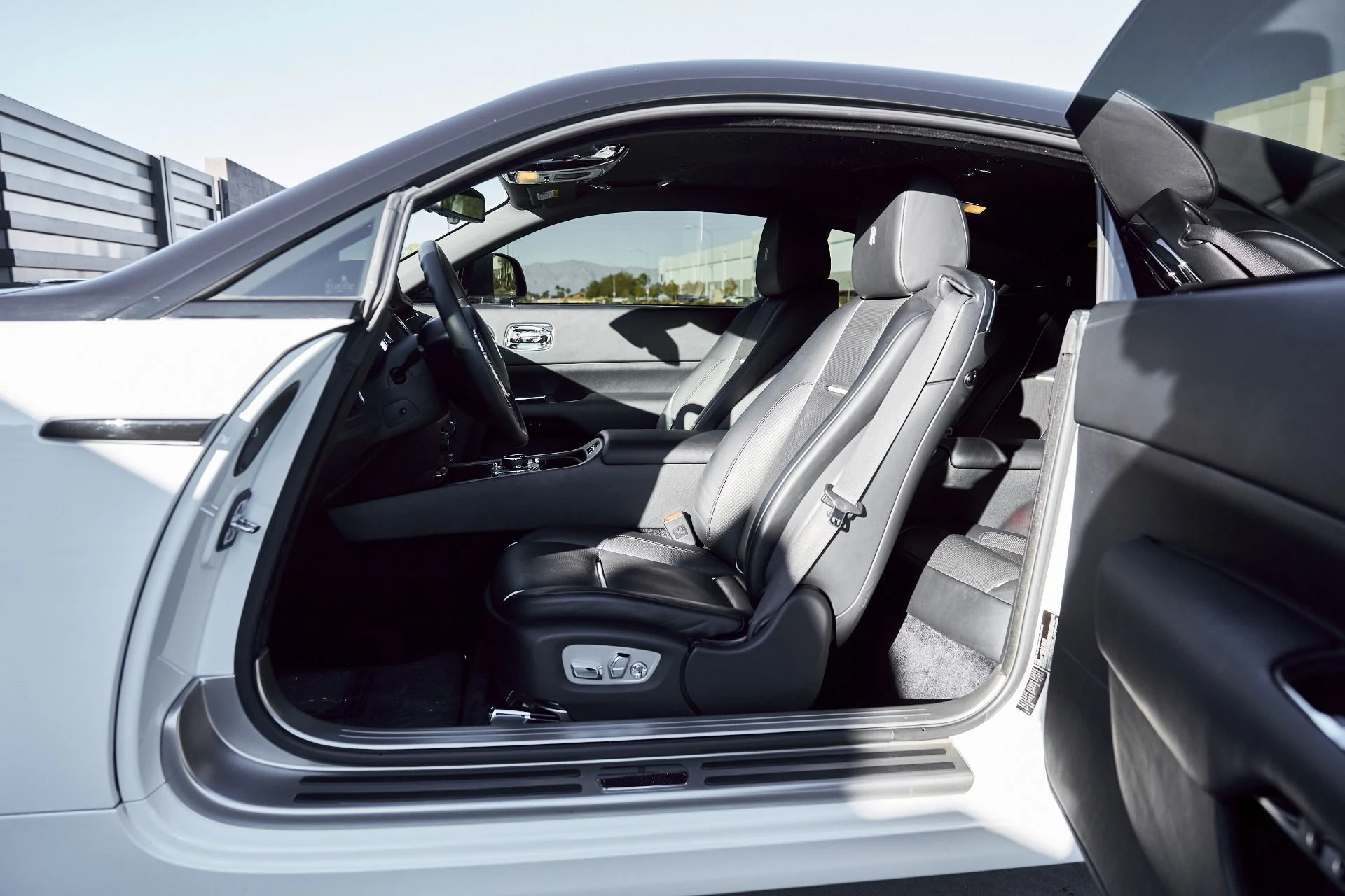 mph026_4178058573_Used_2015_Rolls_Royce_Wraith_Base_1767063517_4286164cb1