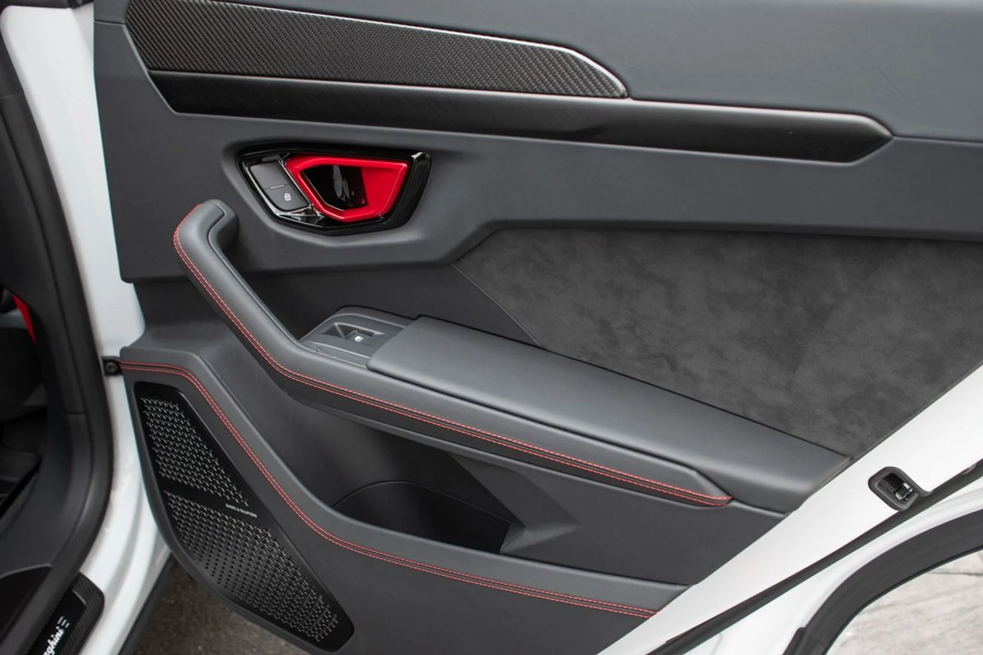 mph026_4180235572_Used_2024_Lamborghini_Urus_S_1736004526_28b2f582d5